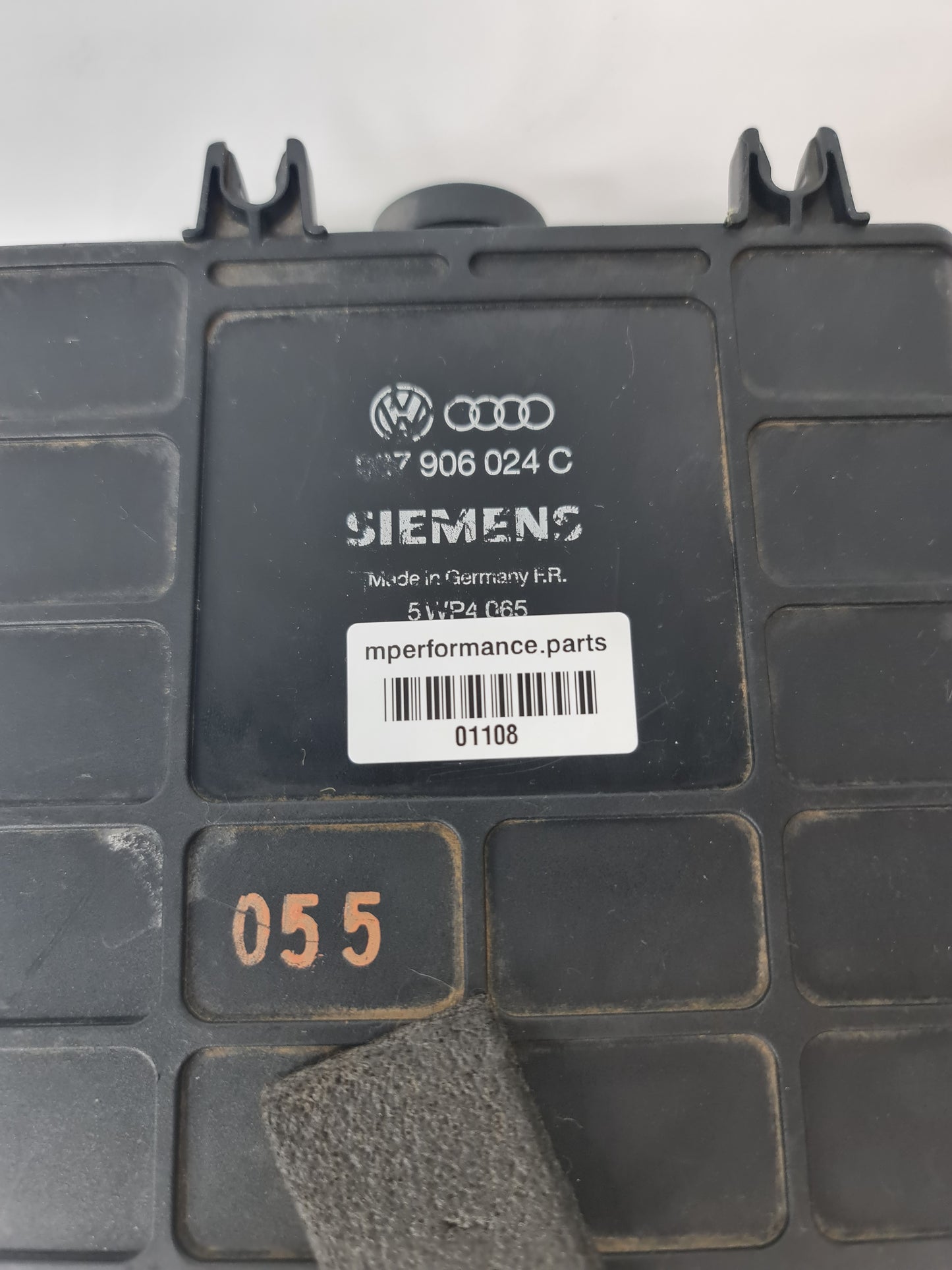 VW/AUDI Engine Control Unit 037906024C - MPerformance.parts