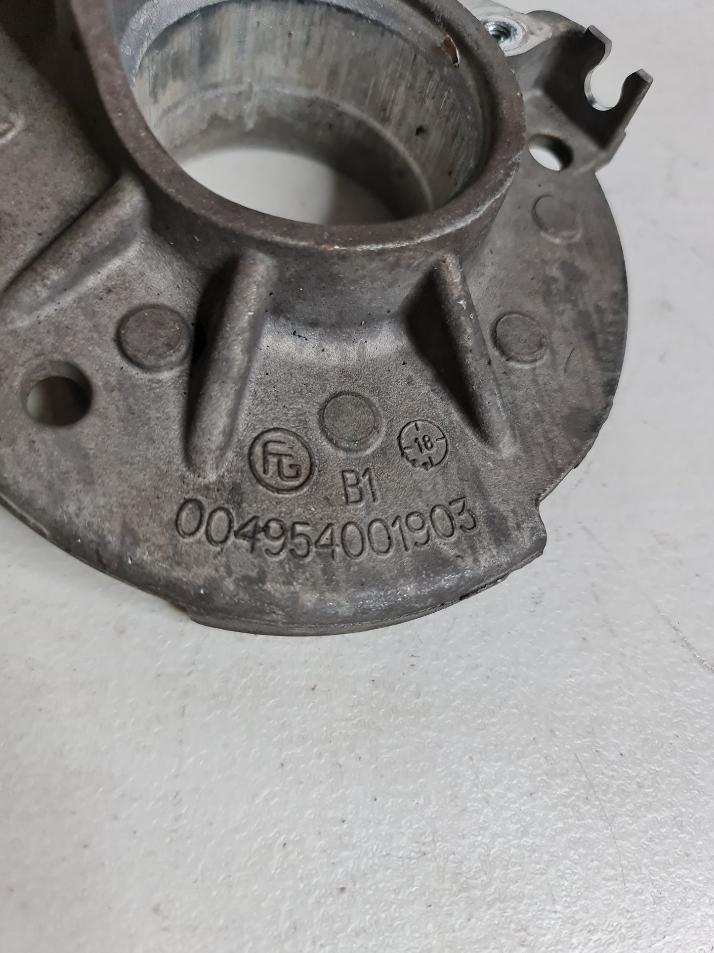 SHOCK ABSORBER BRACKET RIGHT BMW 4 M4 F82 F83 M3 F80 - 004954001903 - MPerformance.parts