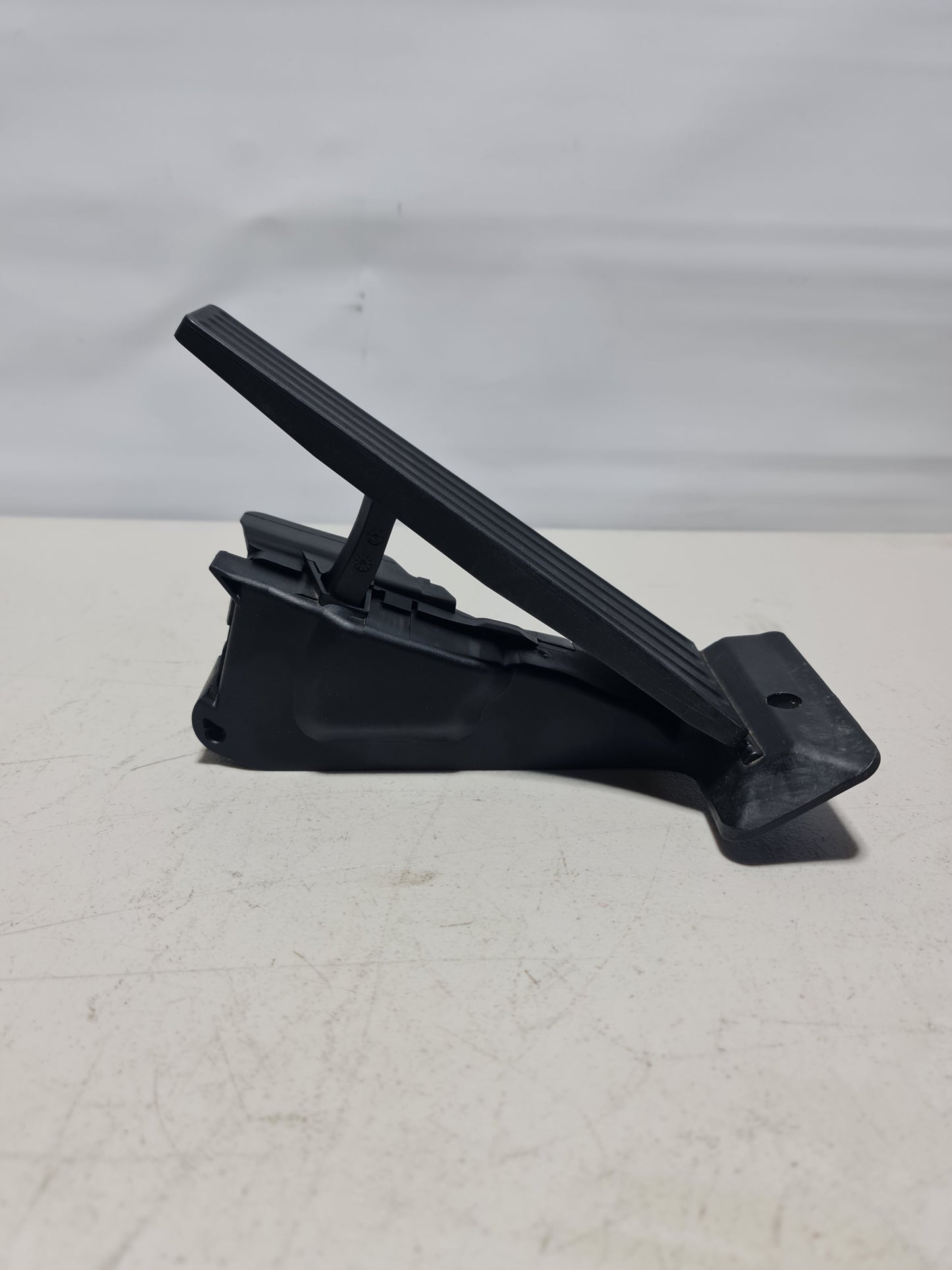 2006-2020 BMW 35-42-6-853-175 BMW 35426853175 Accelerator.Pedal Module,Automatic Gearbox 6853175 06 - MPerformance.parts