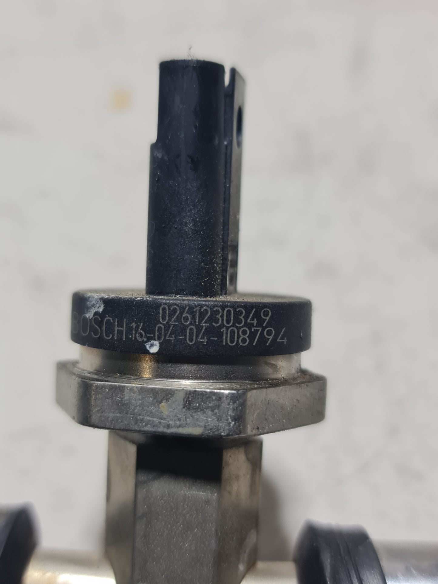 Fuel Pressure Sensor 0261230348 For BMW M3 - MPerformance.parts