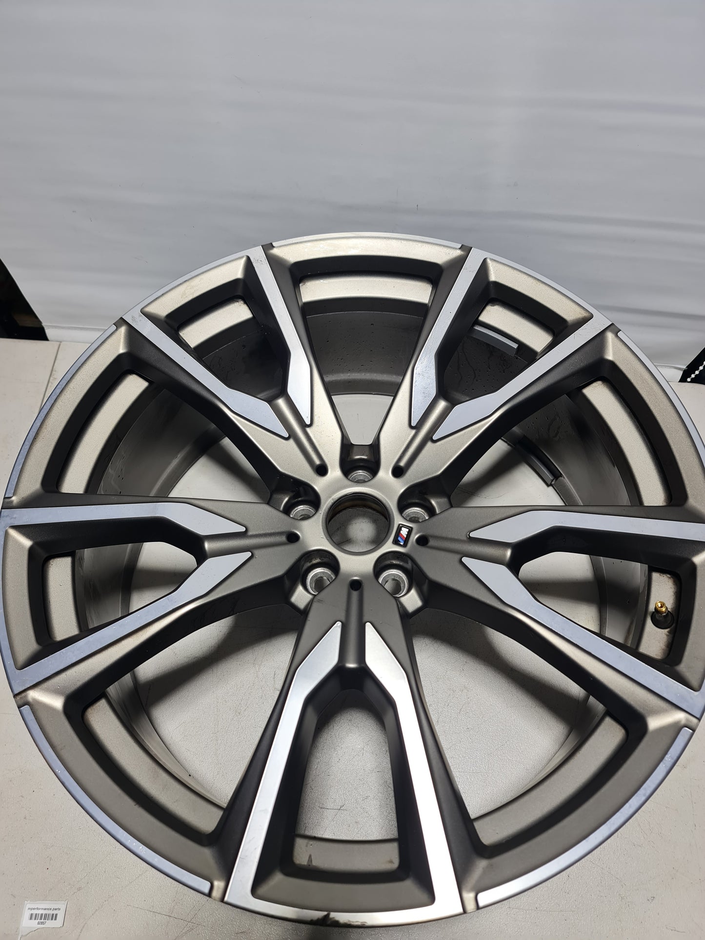 BMW OEM G07 X7 755M M V-Spoke 22" Staggered Wheel Set Silver & Jet Black New - MPerformance.parts