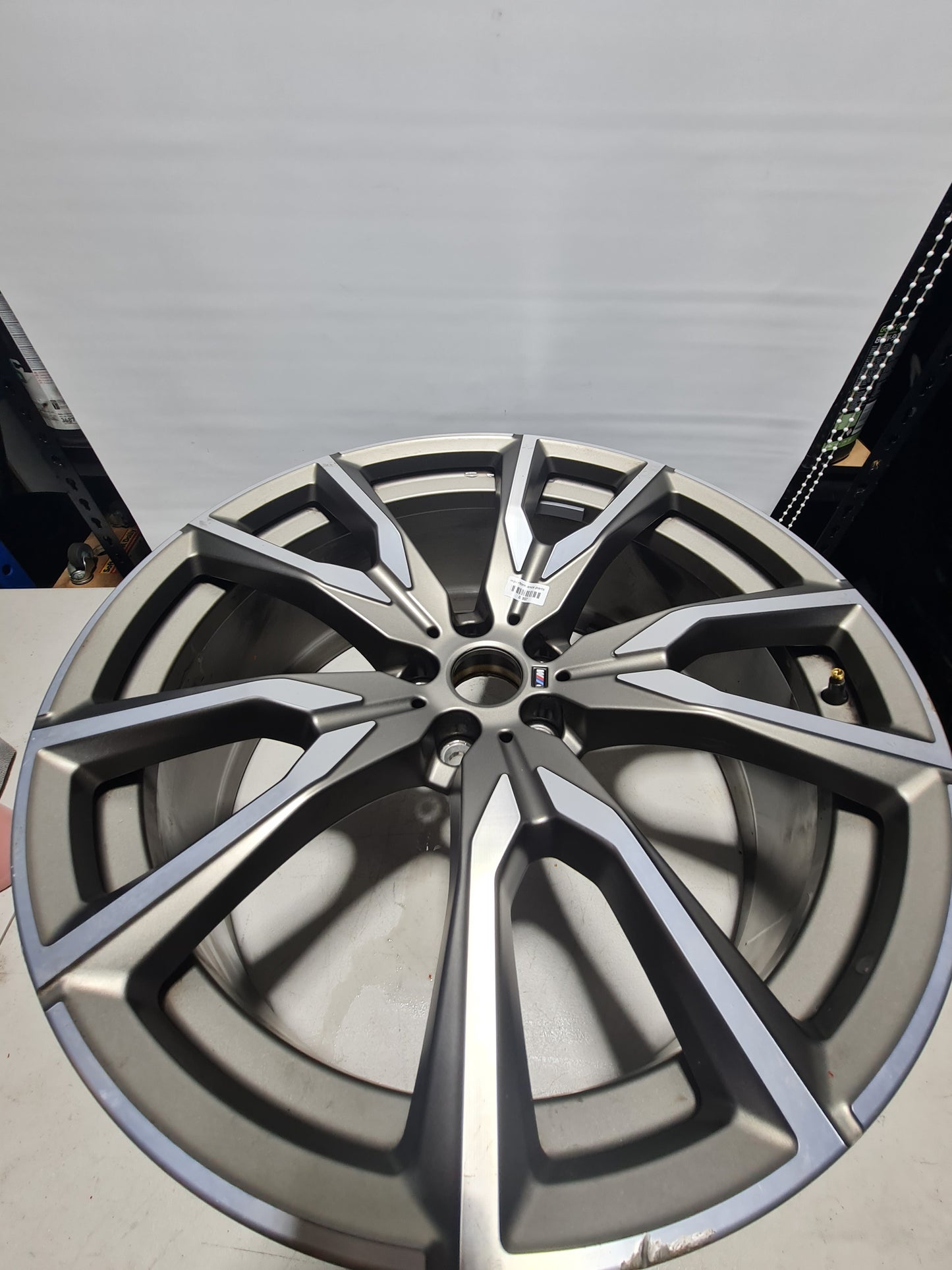 BMW OEM G07 X7 755M M V-Spoke 22" Staggered Wheel Set Silver & Jet Black New - MPerformance.parts