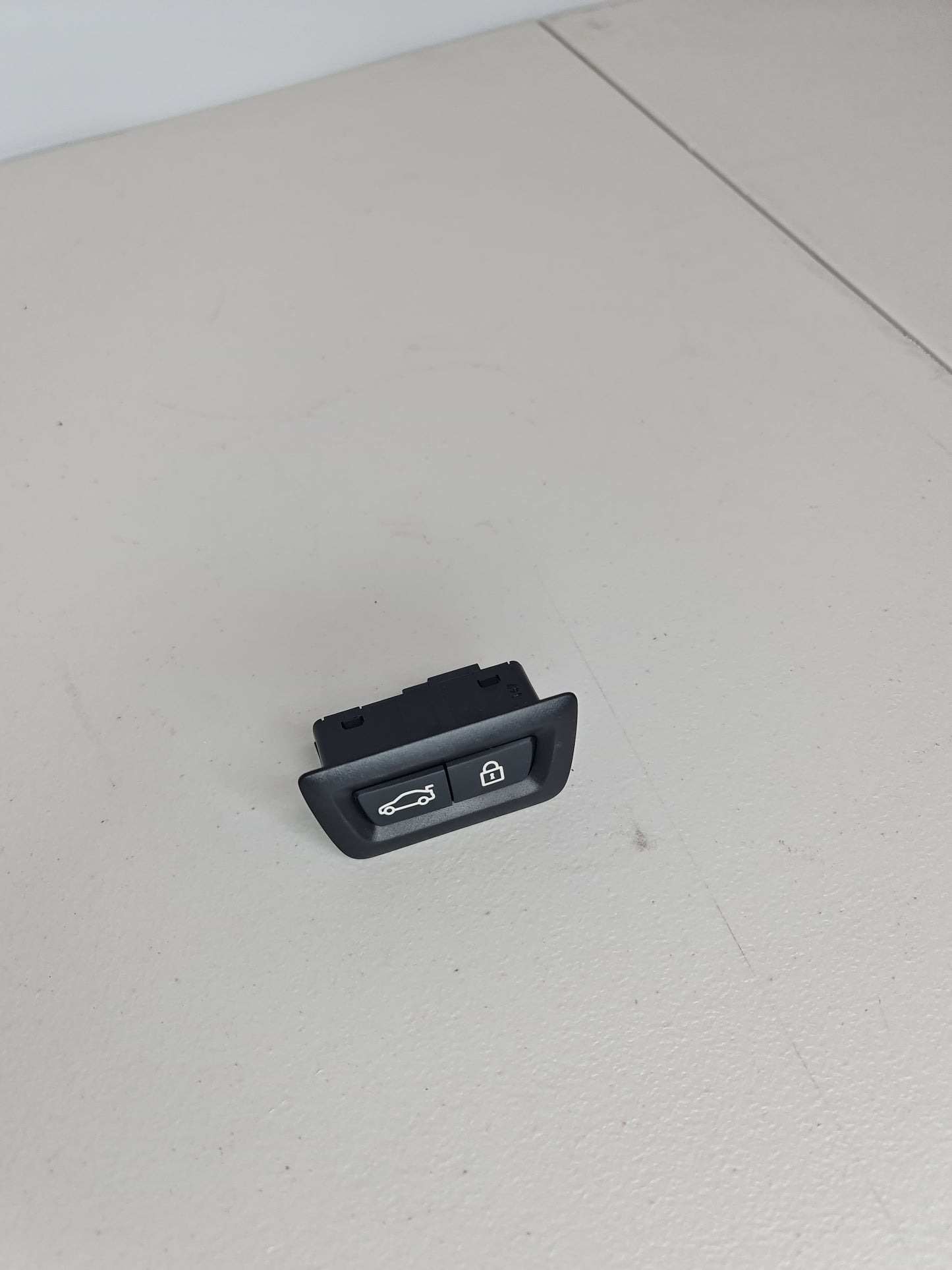 BMW G80 tailgate switch 9275121 - MPerformance.parts
