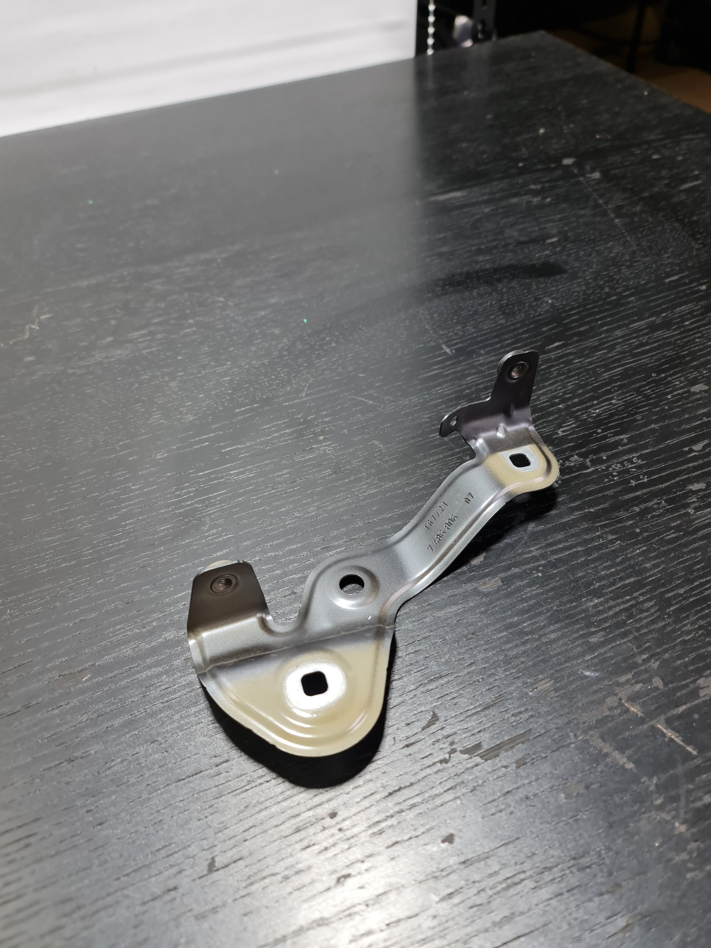 BMW 3 SERIES FRONT WING MOUNTING BRACKET RH 167/21 7486806 07 - MPerformance.parts
