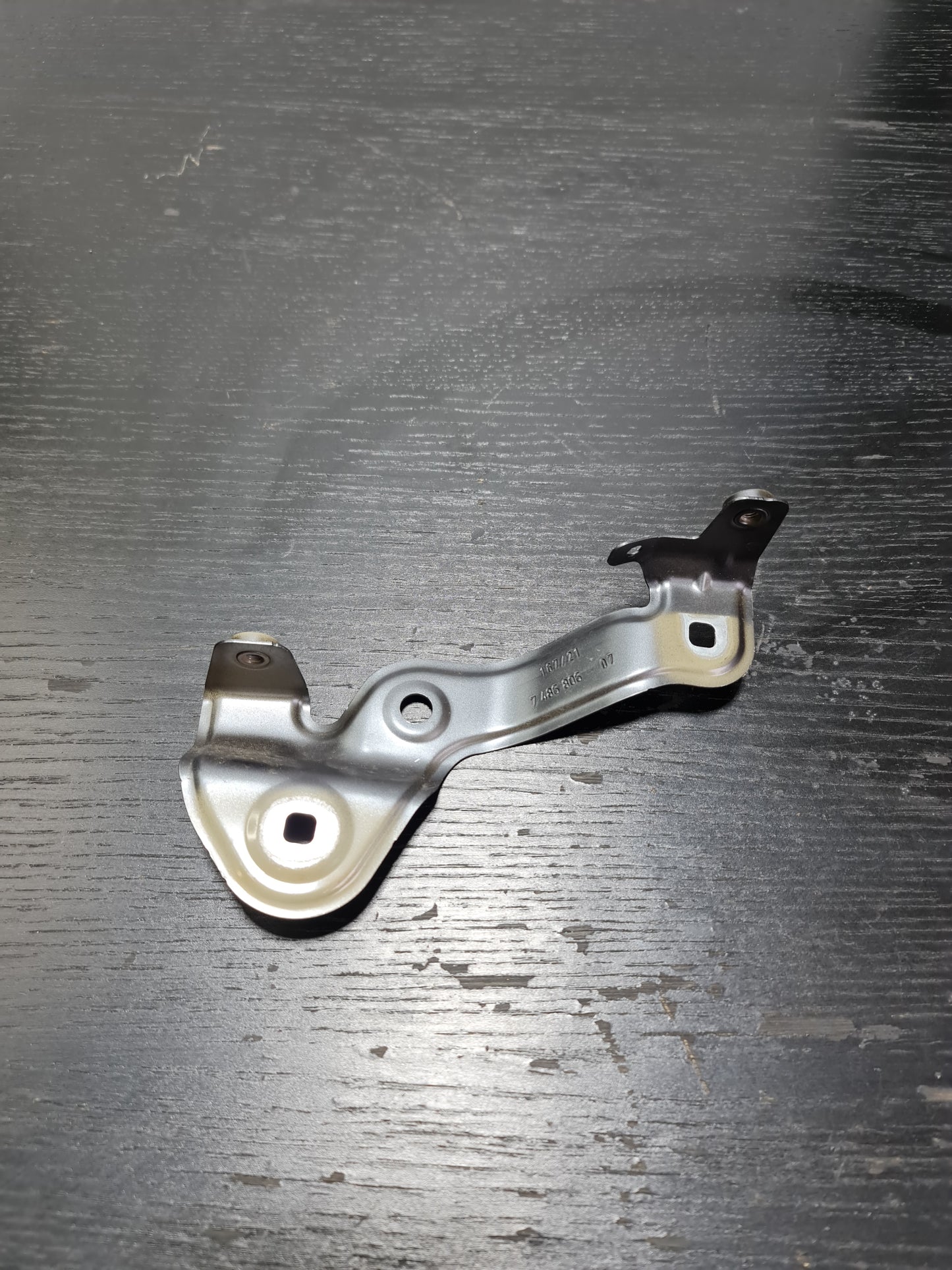BMW 3 SERIES FRONT WING MOUNTING BRACKET RH 167/21 7486806 07 - MPerformance.parts