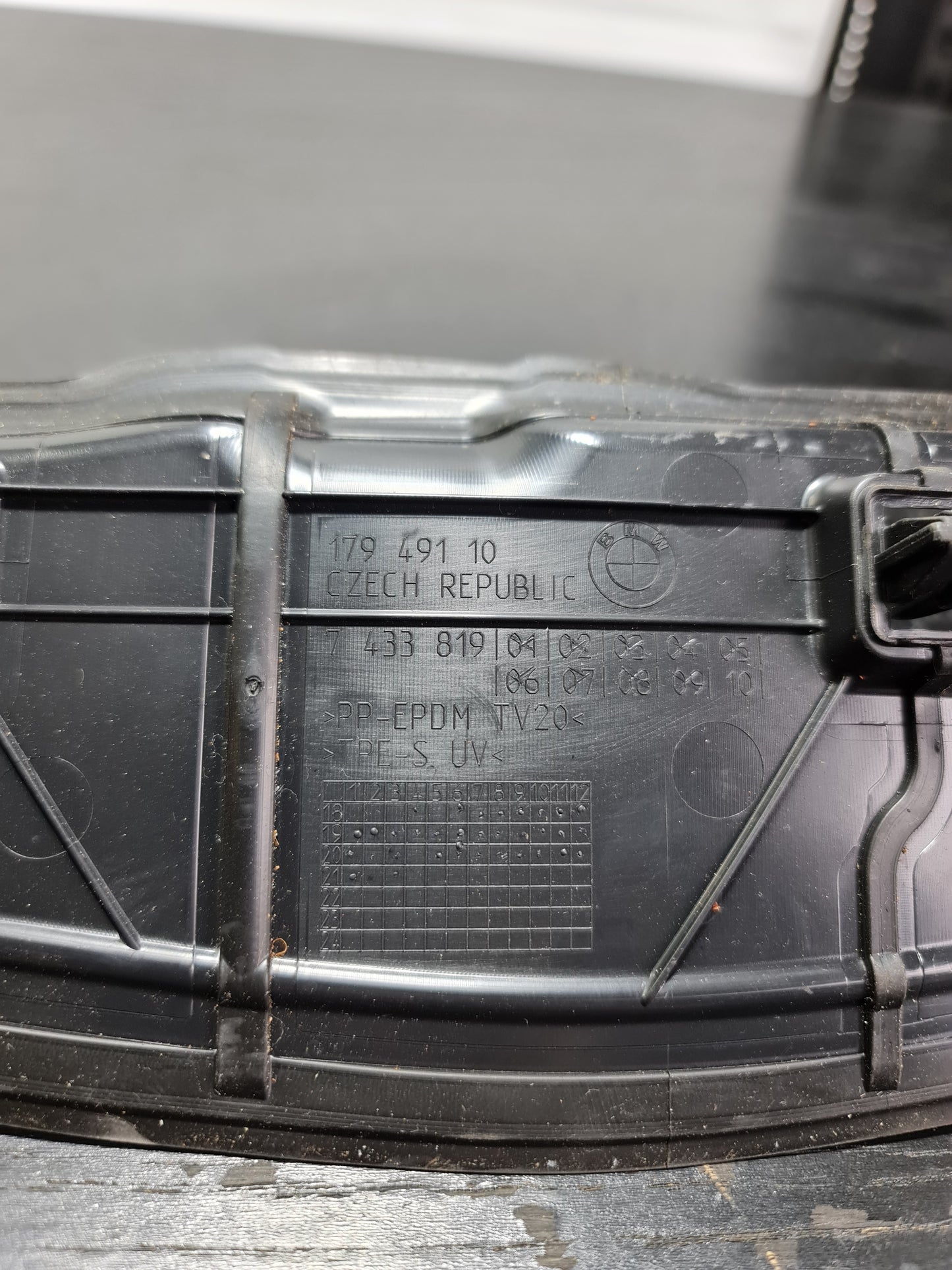 BMW 3 G20 Left Side Frame Seal 51487433819 7433819 - MPerformance.parts