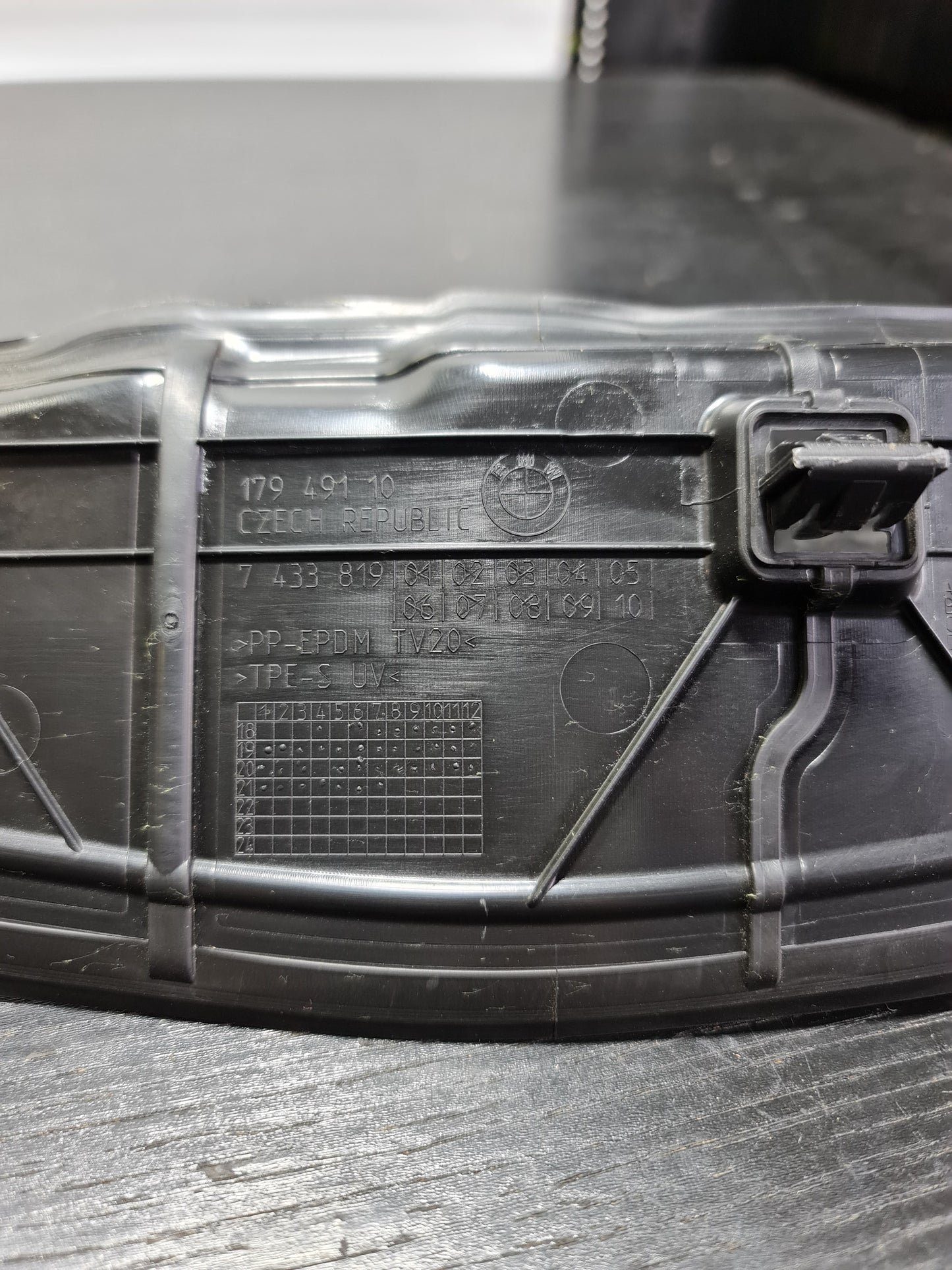 BMW 3 G20 Left Side Frame Seal 51487433819 7433819 - MPerformance.parts