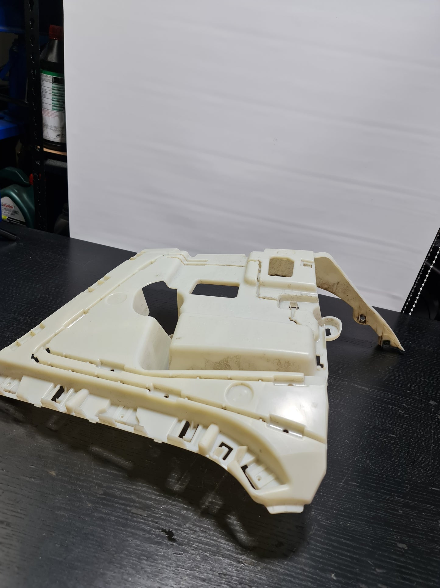 BMW M4 GUIDE FOR BUMPER SIDE RIGHT 51128054288 8054288 15857711 - MPerformance.parts