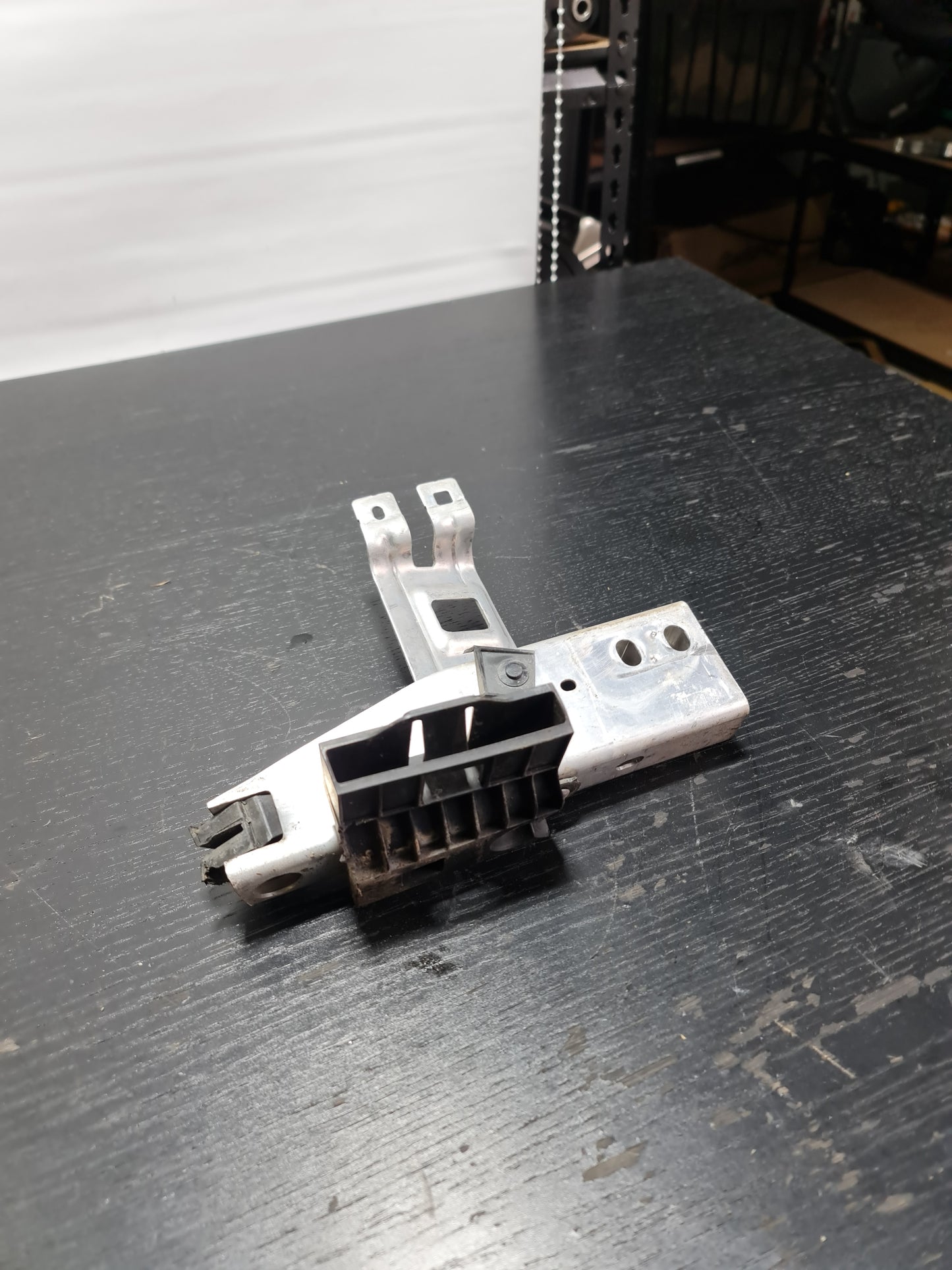 BMW 4 M G22 Front Right Bumper Support Rail Bracket 51118071606 - MPerformance.parts