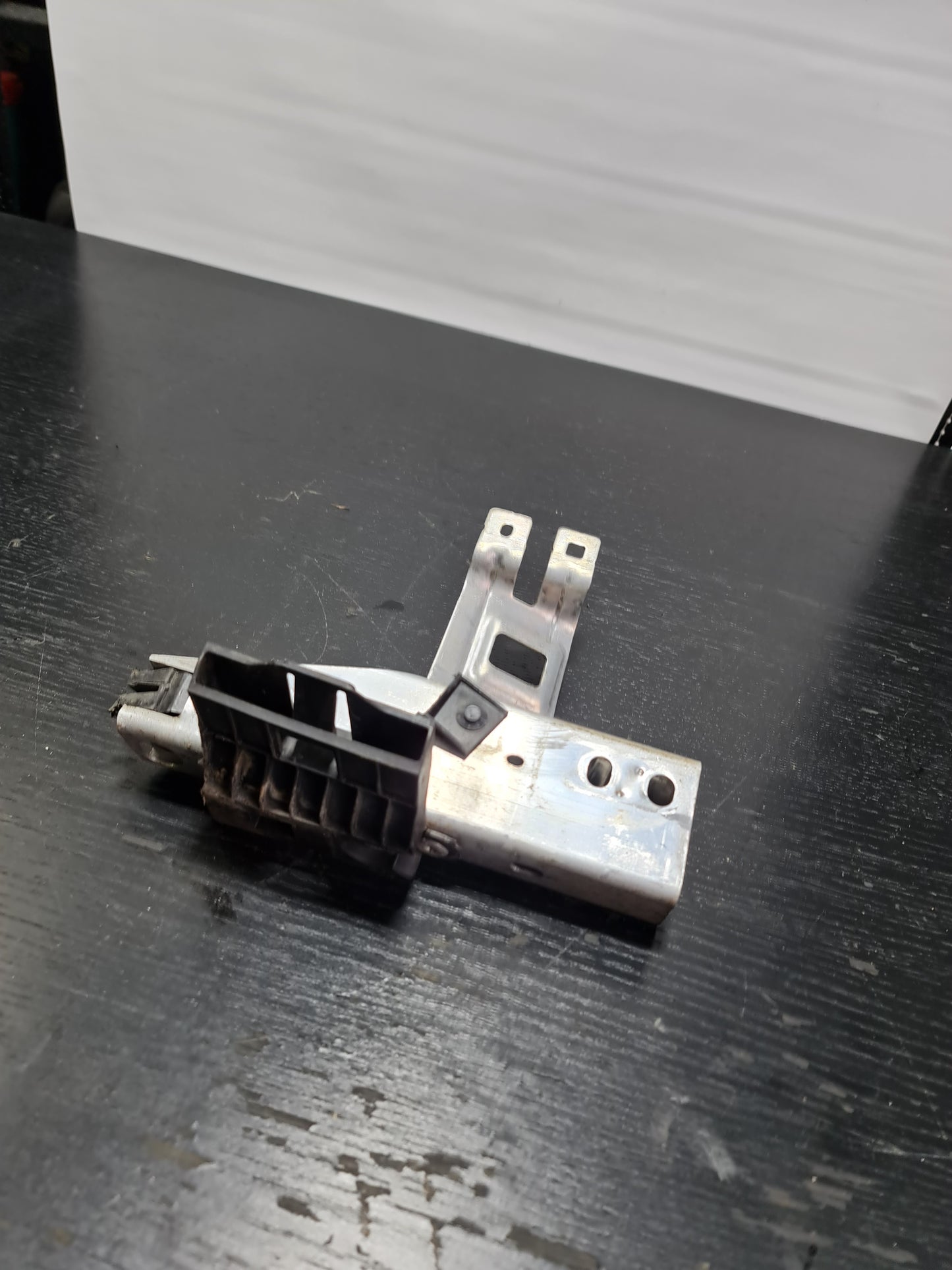 BMW 4 M G22 Front Right Bumper Support Rail Bracket 51118071606 - MPerformance.parts
