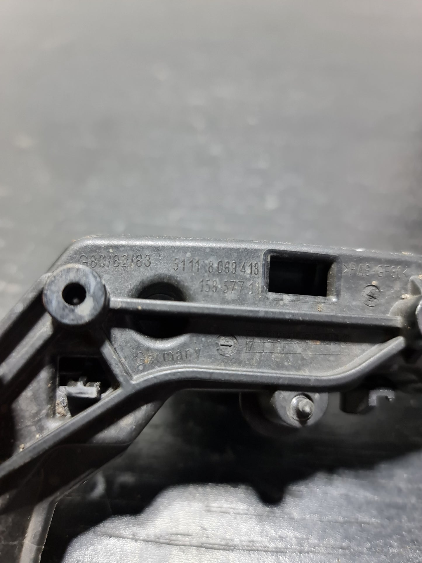 M3 M4 2021 2022 2023 2024 Front Right Bumper Lower Mount Bracket Guide 51118069420 - MPerformance.parts