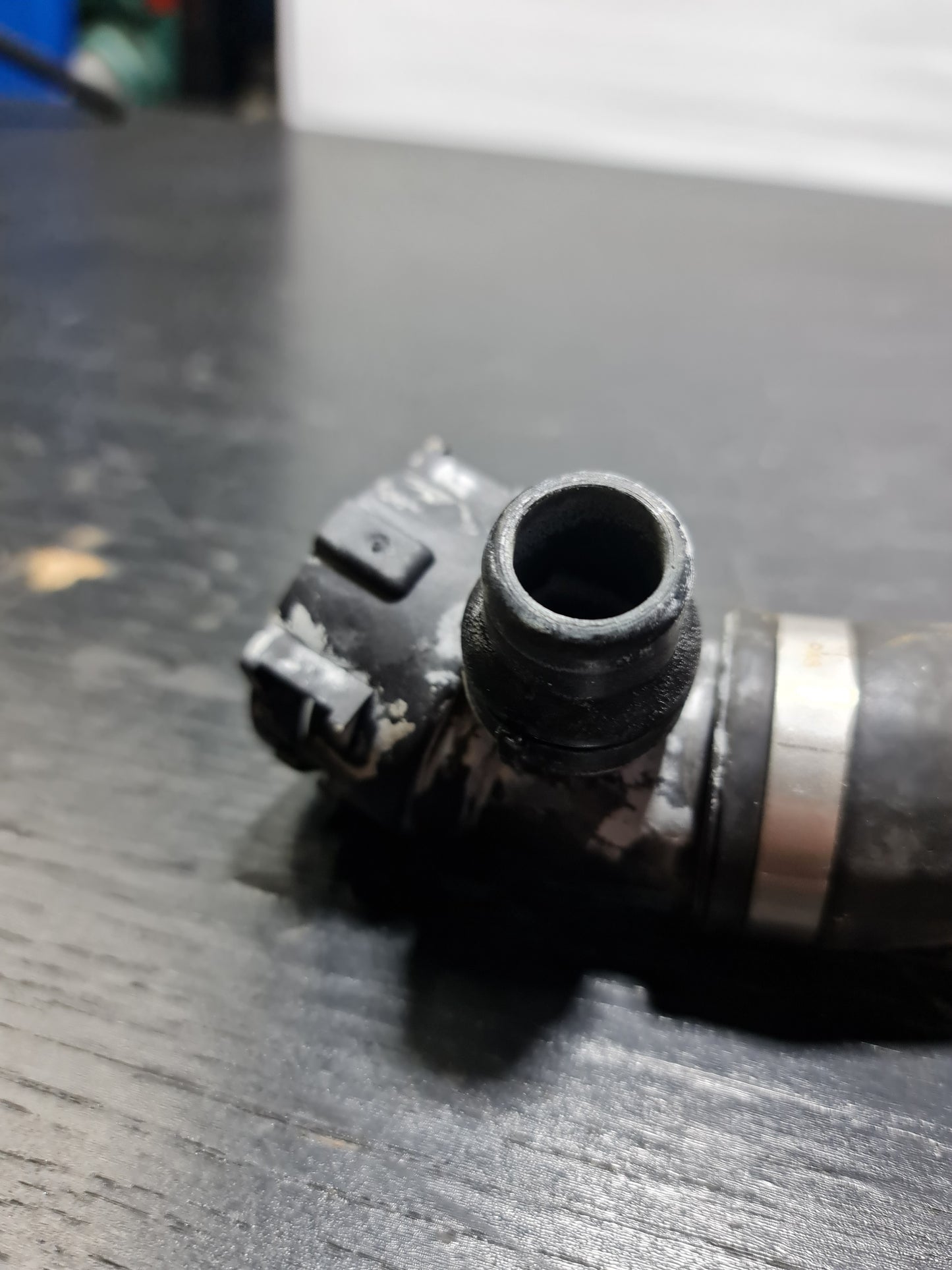 Genuine BMW Lower Hose 17128096427 - MPerformance.parts