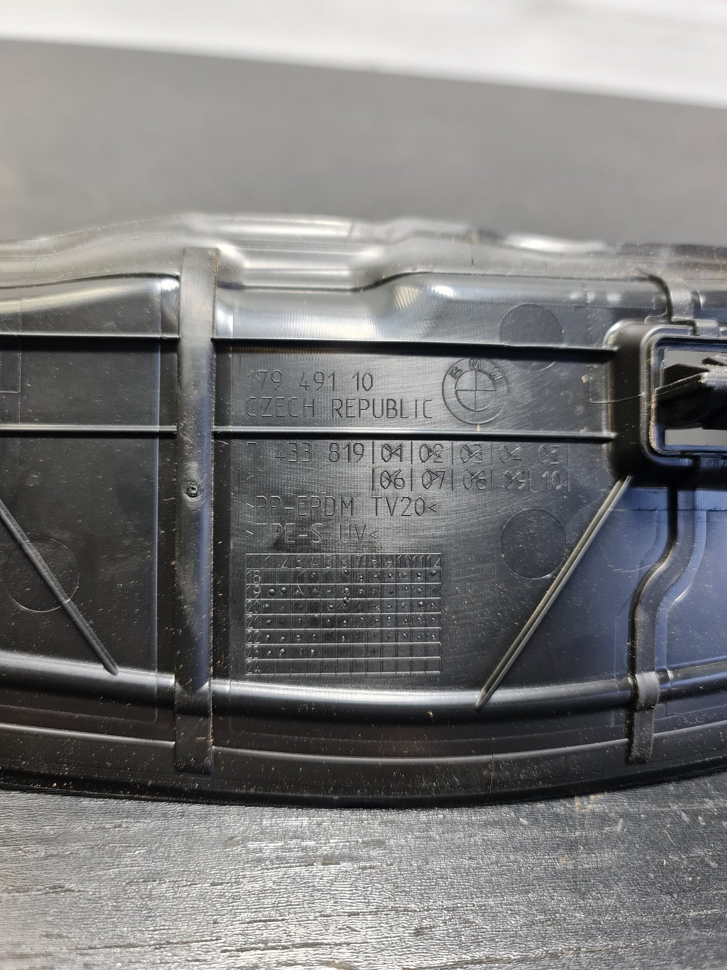 BMW 3 G20 Left Side Frame Seal 51487433819 7433819 - MPerformance.parts