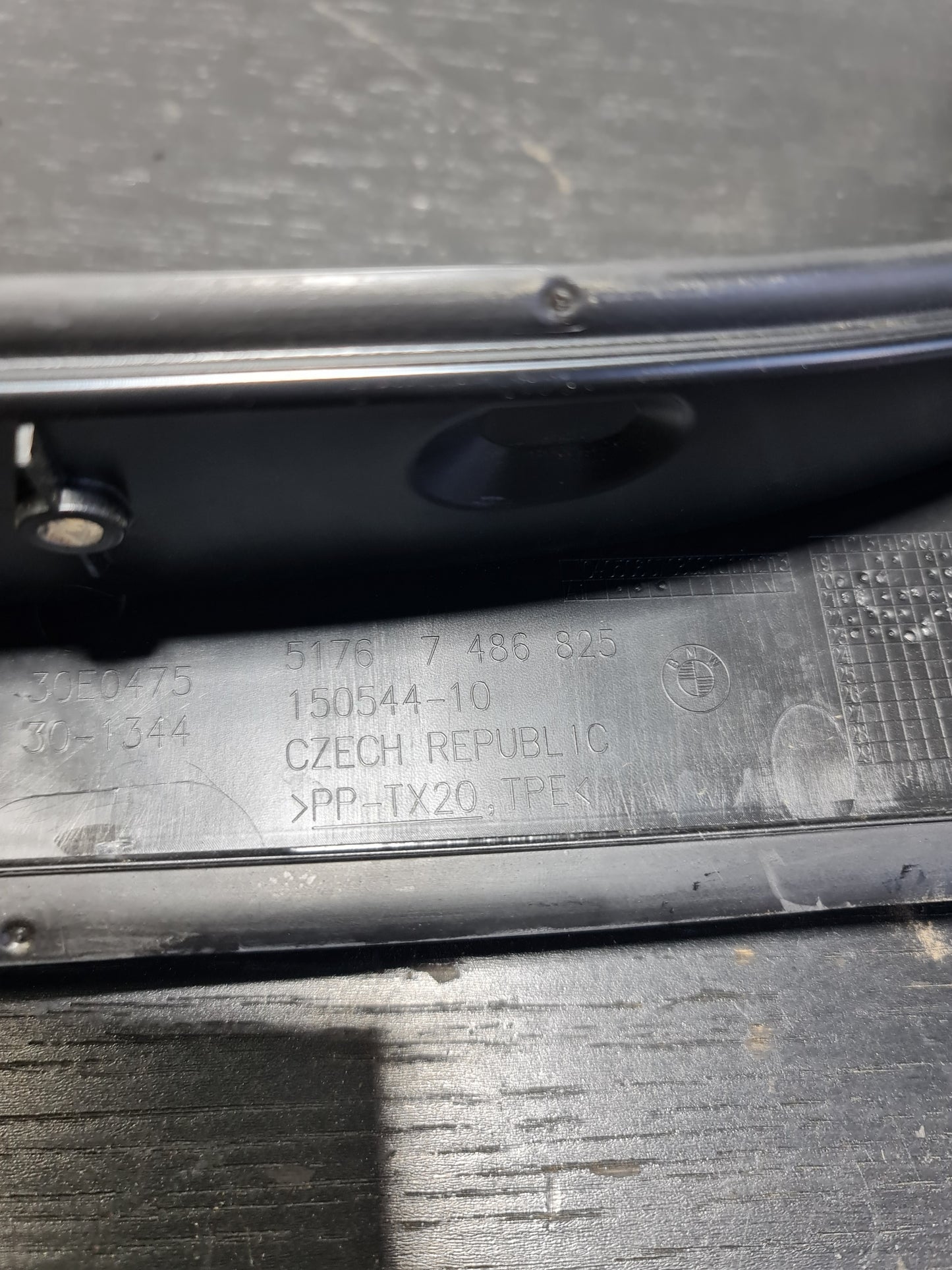 BMW 4 Coupe G22 Left Hood Side Panel Sealing 51767486825 - MPerformance.parts