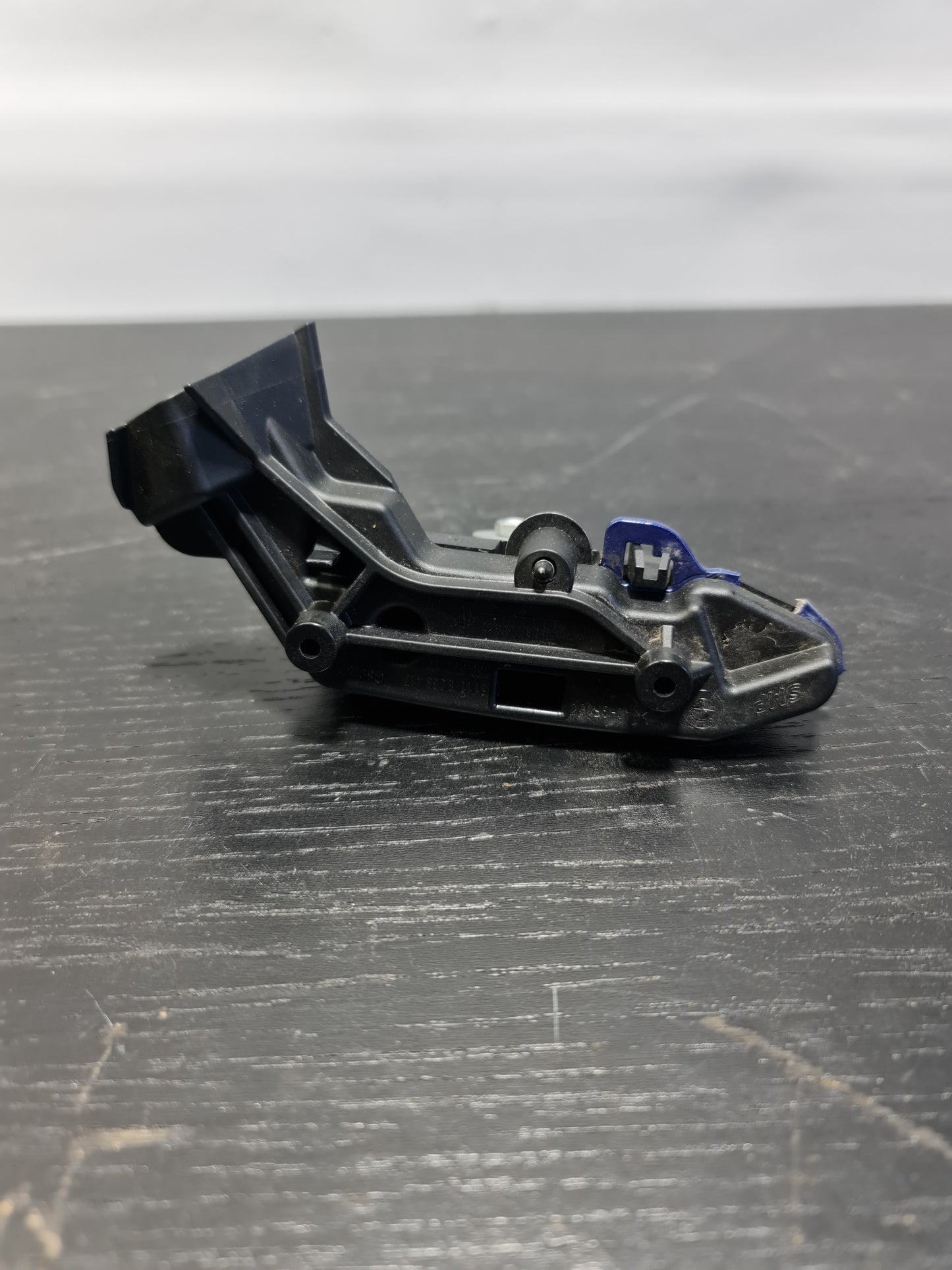 G80 FRONT LEFT BUMPER COVER INNER BRACKET 51118069417 - MPerformance.parts