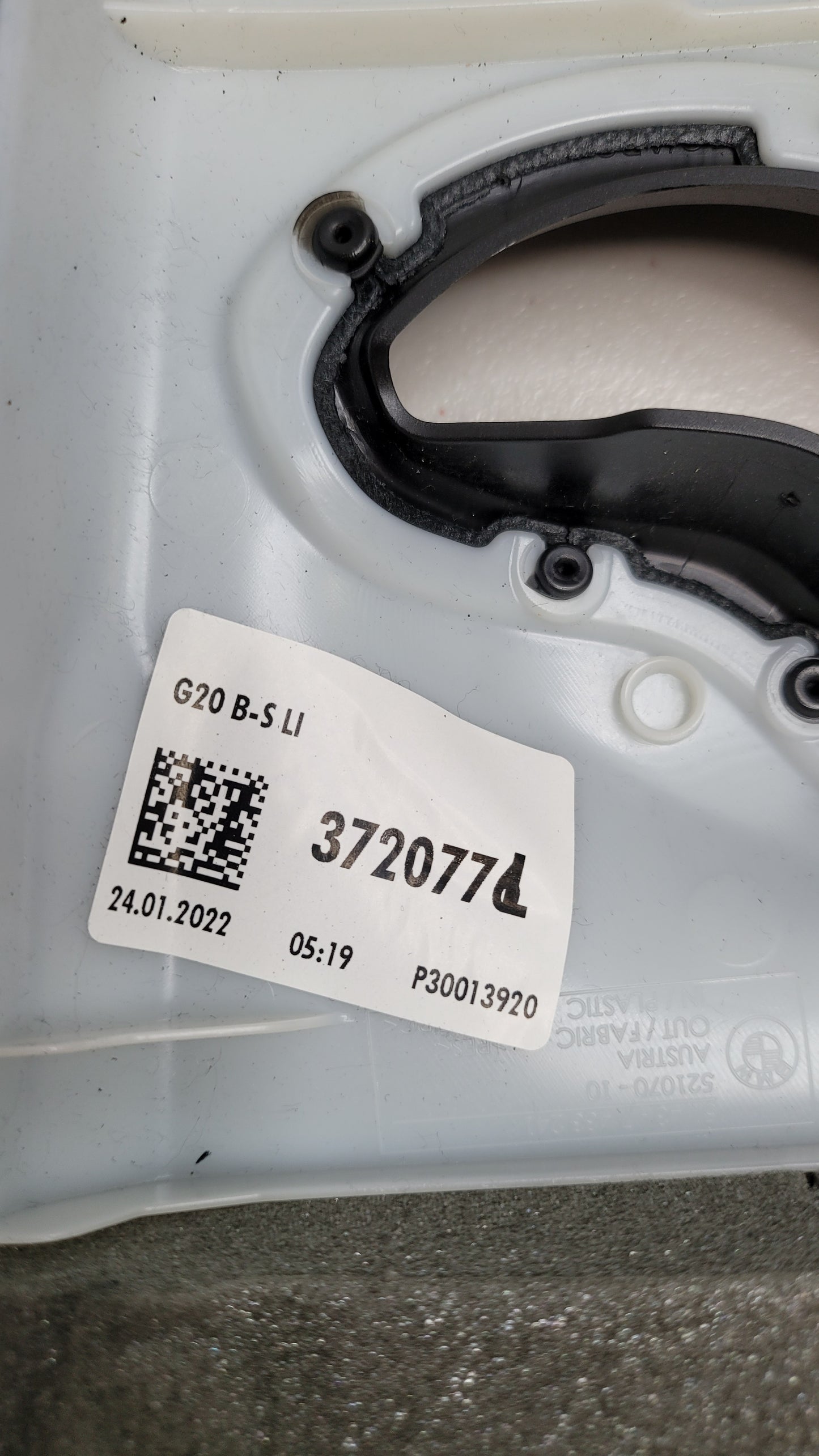 PASSENGER LEFT SIDE B PILLAR UPPER TRIM BMW 3 SERIES G80 7433241 51437433241 - MPerformance.parts