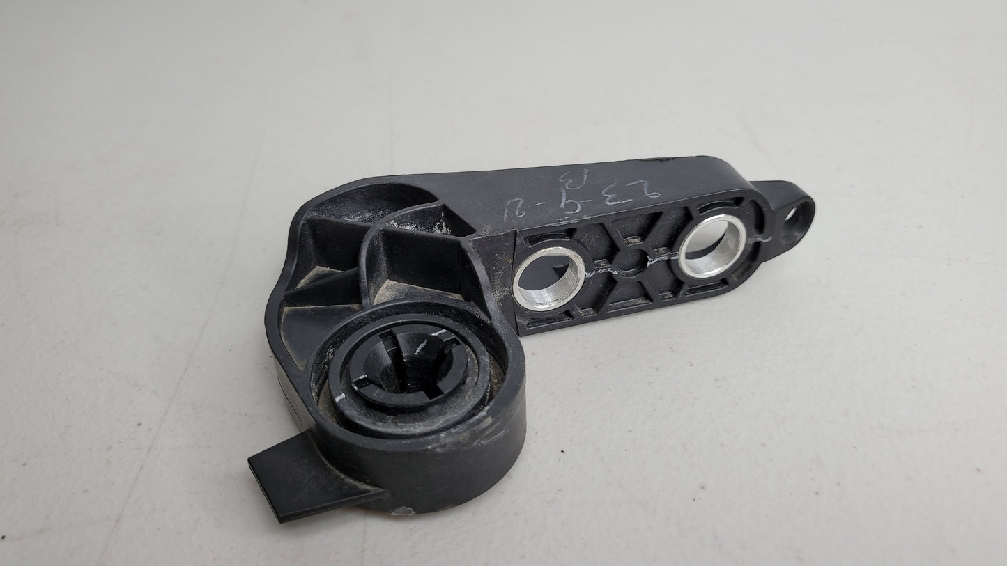 BMW 3 G80 RIGHT AIR DUCT BRACKET 51647457052 7457052 - MPerformance.parts