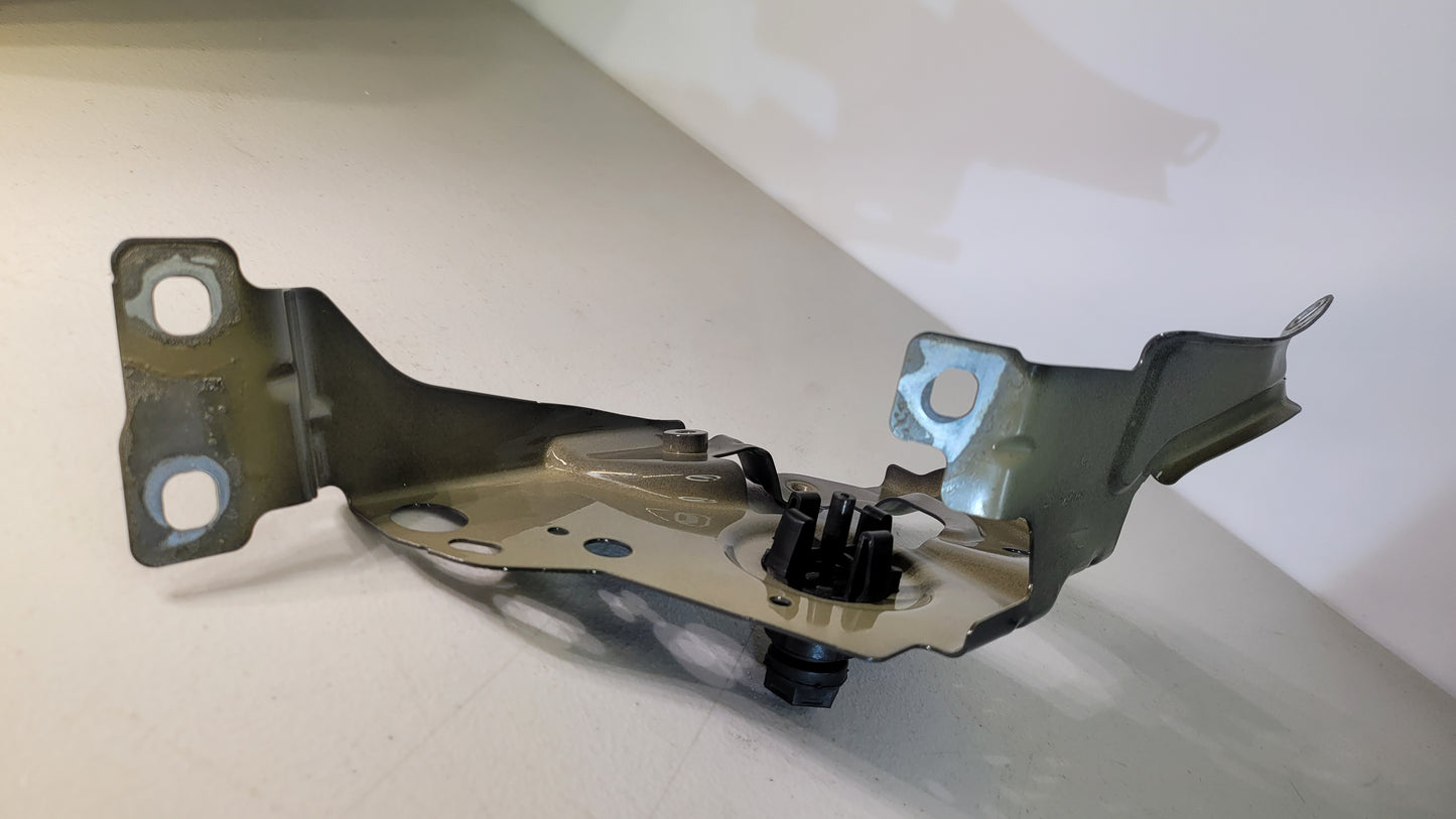 BMW 4 Coupe G82 Front Left Fender Holder 8074973 2022 - MPerformance.parts