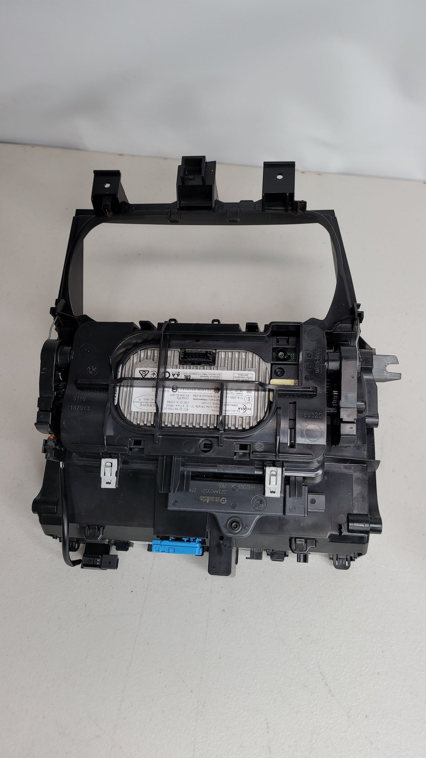 BMW 3 Series G80 G21 4 Series G22 G23 M3 Storage compartment center console front WCA/NFC 6806797 - MPerformance.parts