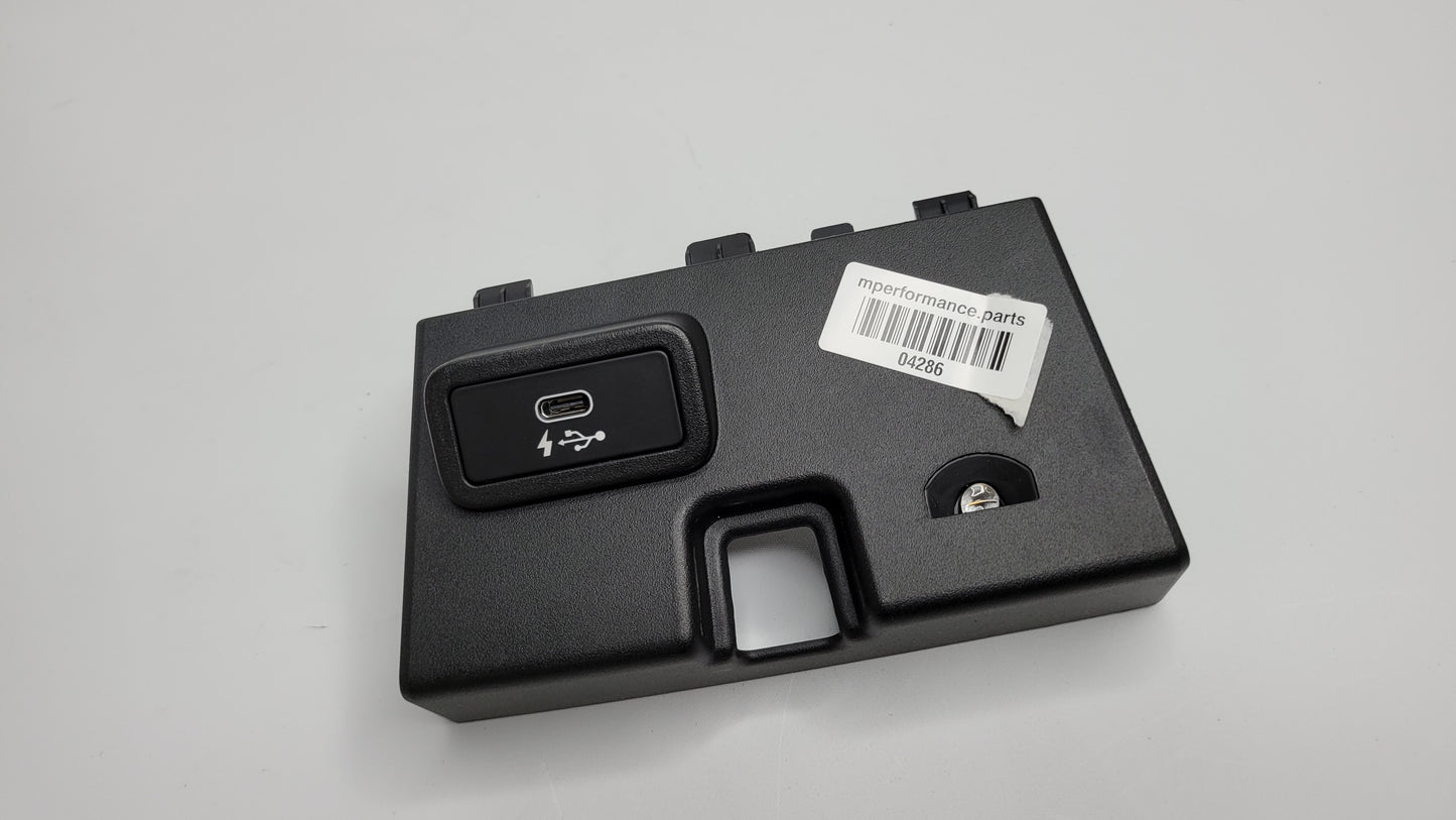 BMW M3 3-SERIES G80 CENTER CONSOLE INSERT TRIM & USB PORT 6807232 - MPerformance.parts