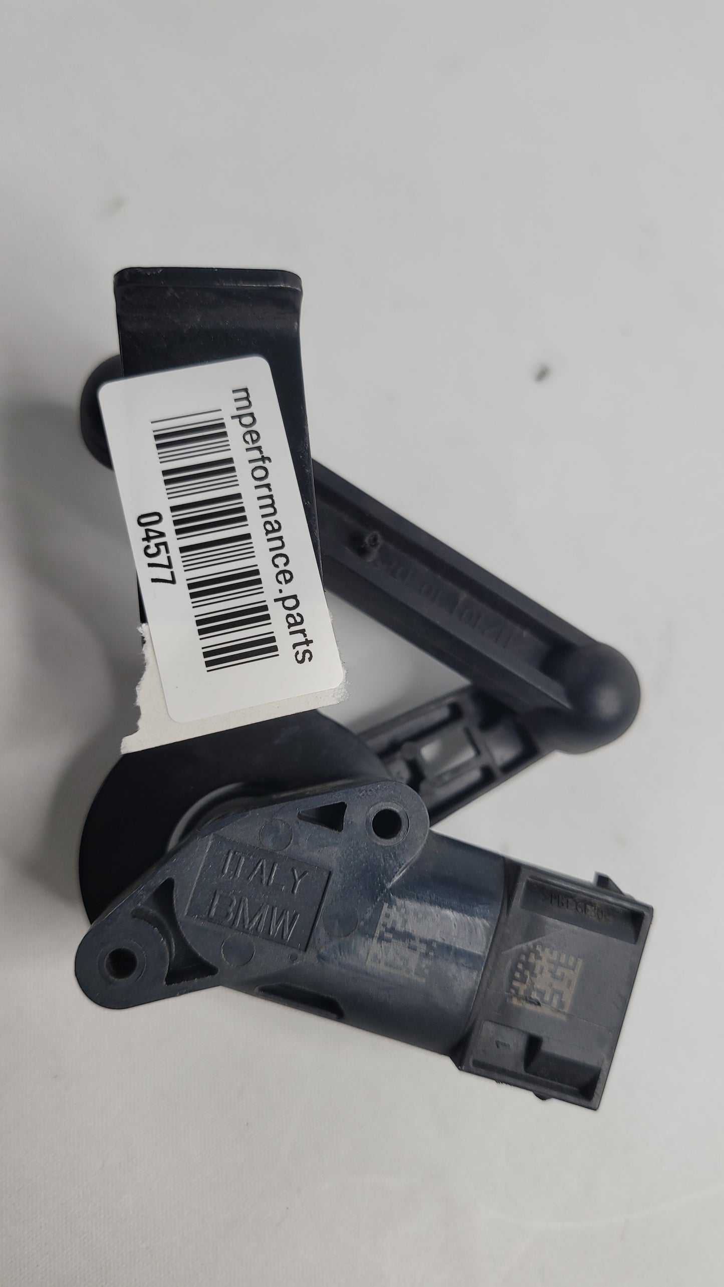 BMW M3 G80 FRONT LEFT SUSPENSION HEIGHT LEVEL SENSOR 6895466 - MPerformance.parts