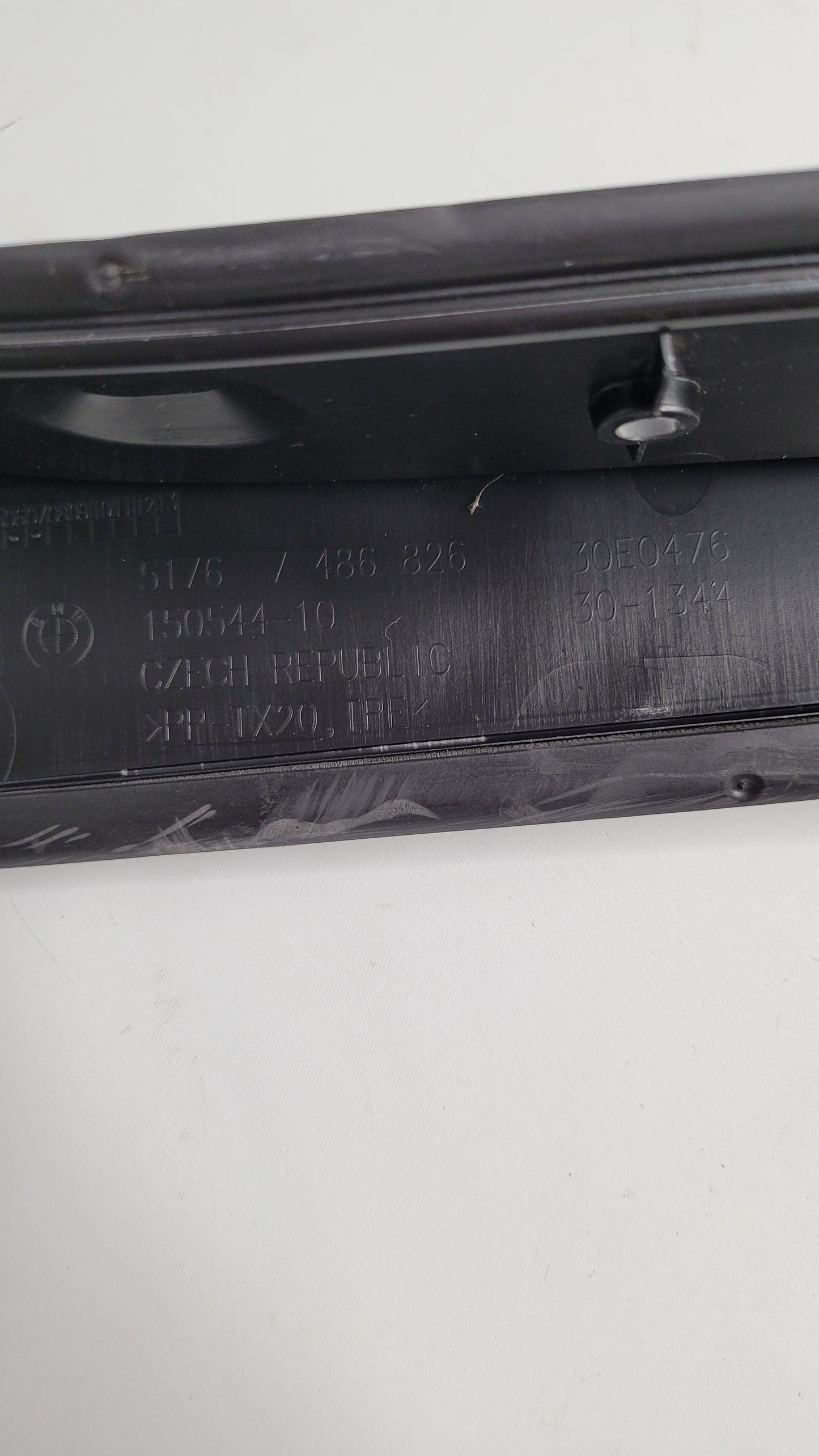BMW G80 G81 G22 G23 G26 G82 G83 G26 RIGHT SIDE FENDER END TRIM 7486826 - MPerformance.parts