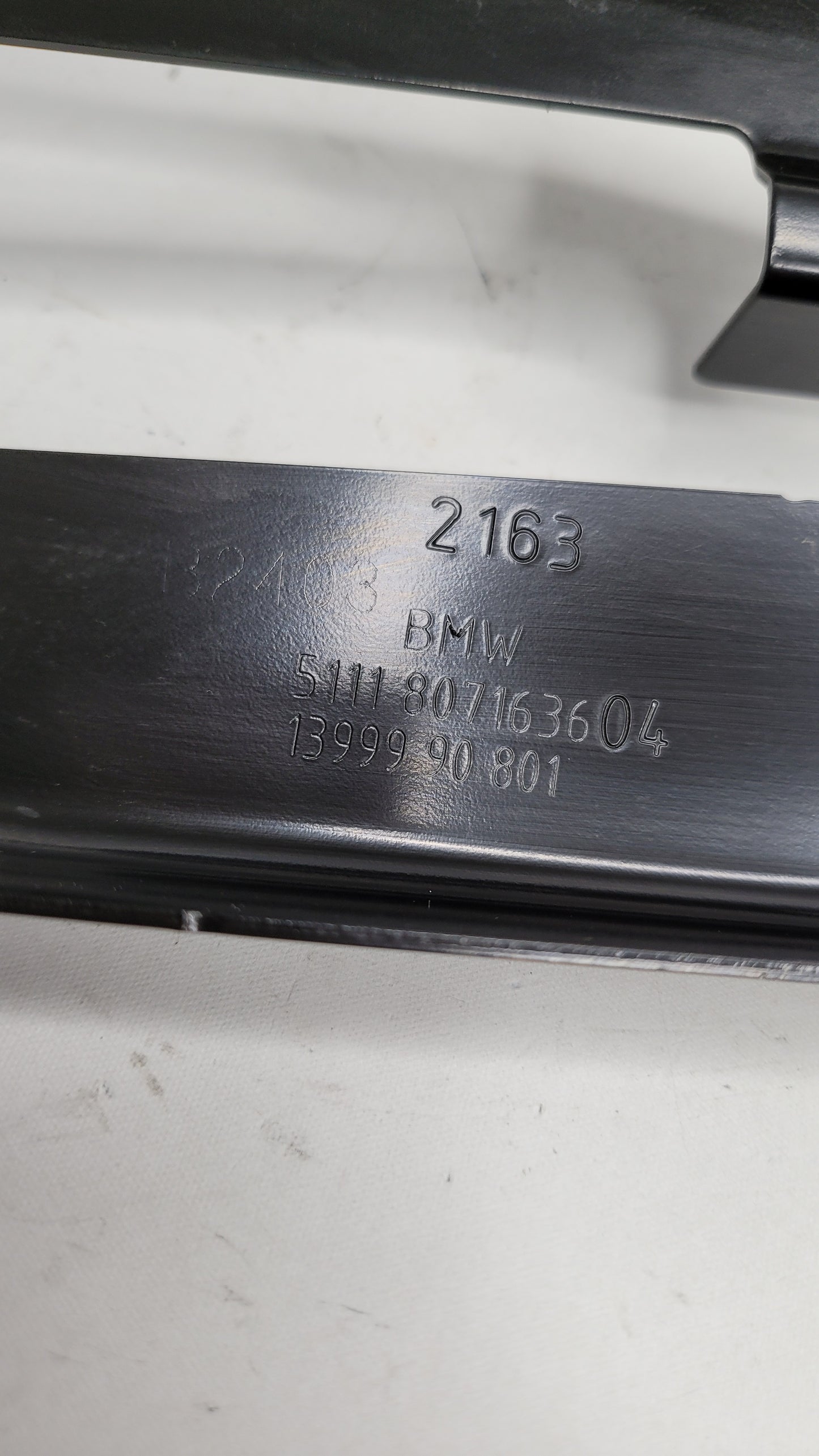 BMW M4 COUPE G82 FRONT RIGHT HEADLIGHT MOUNT PLATE 51118071636 - MPerformance.parts
