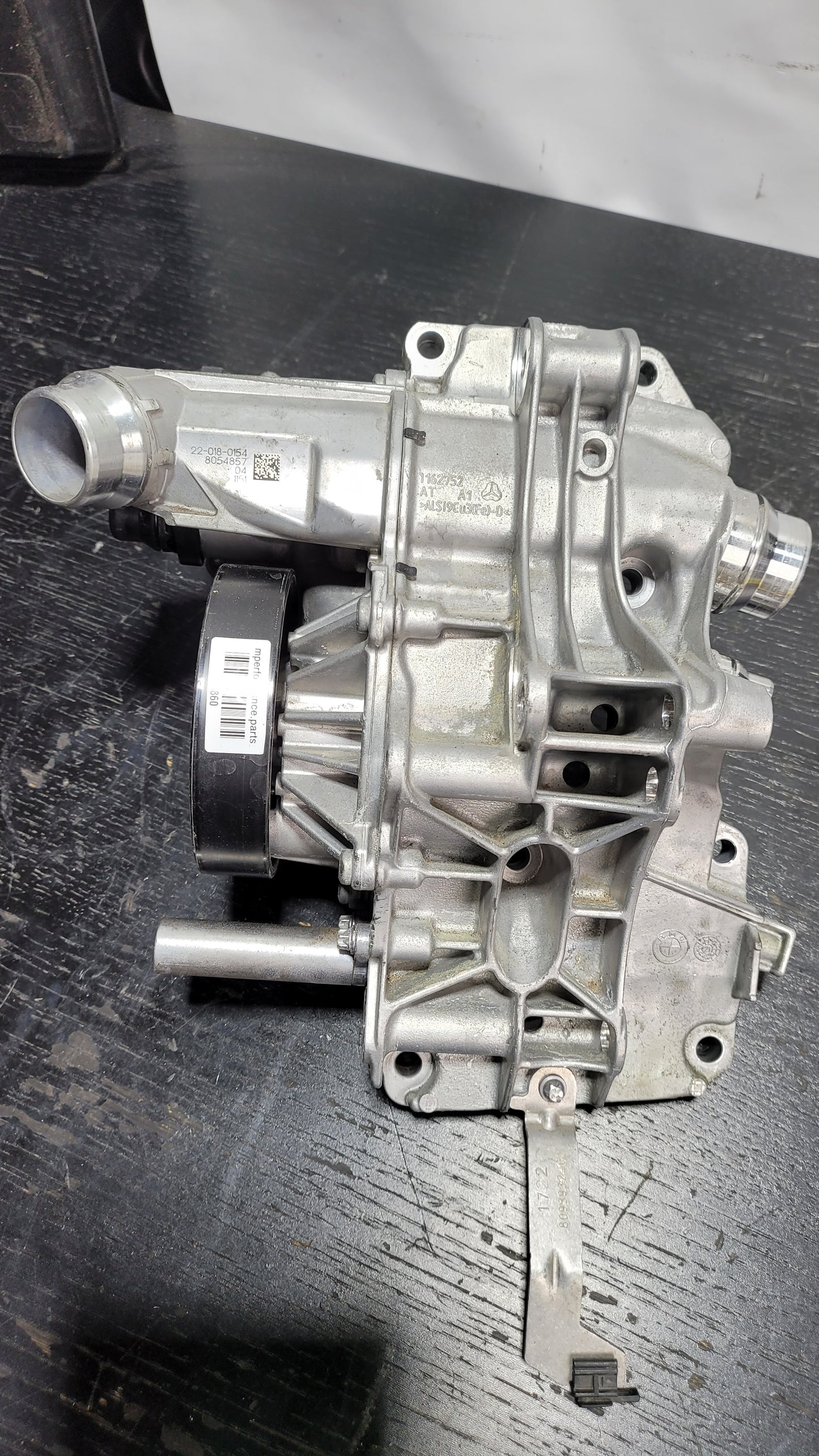 BMW M3 M4 G80 G82 G83 S58 WATER COOLANT PUMP WITH HOUSING - 8054857 - MPerformance.parts