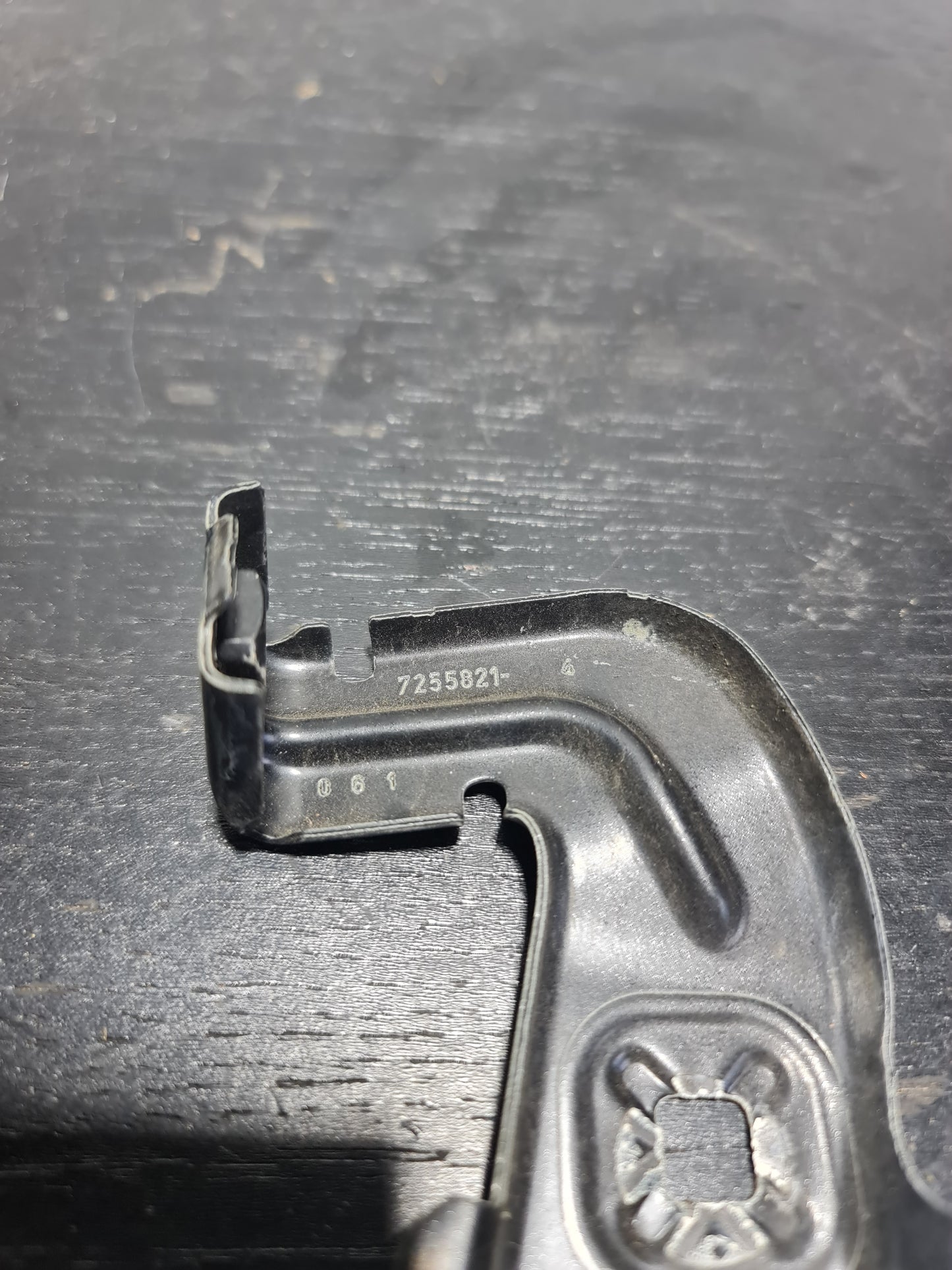 BMW F80 M3 3 SERIES LEFT GUARD BRACKET 7255821 - MPerformance.parts