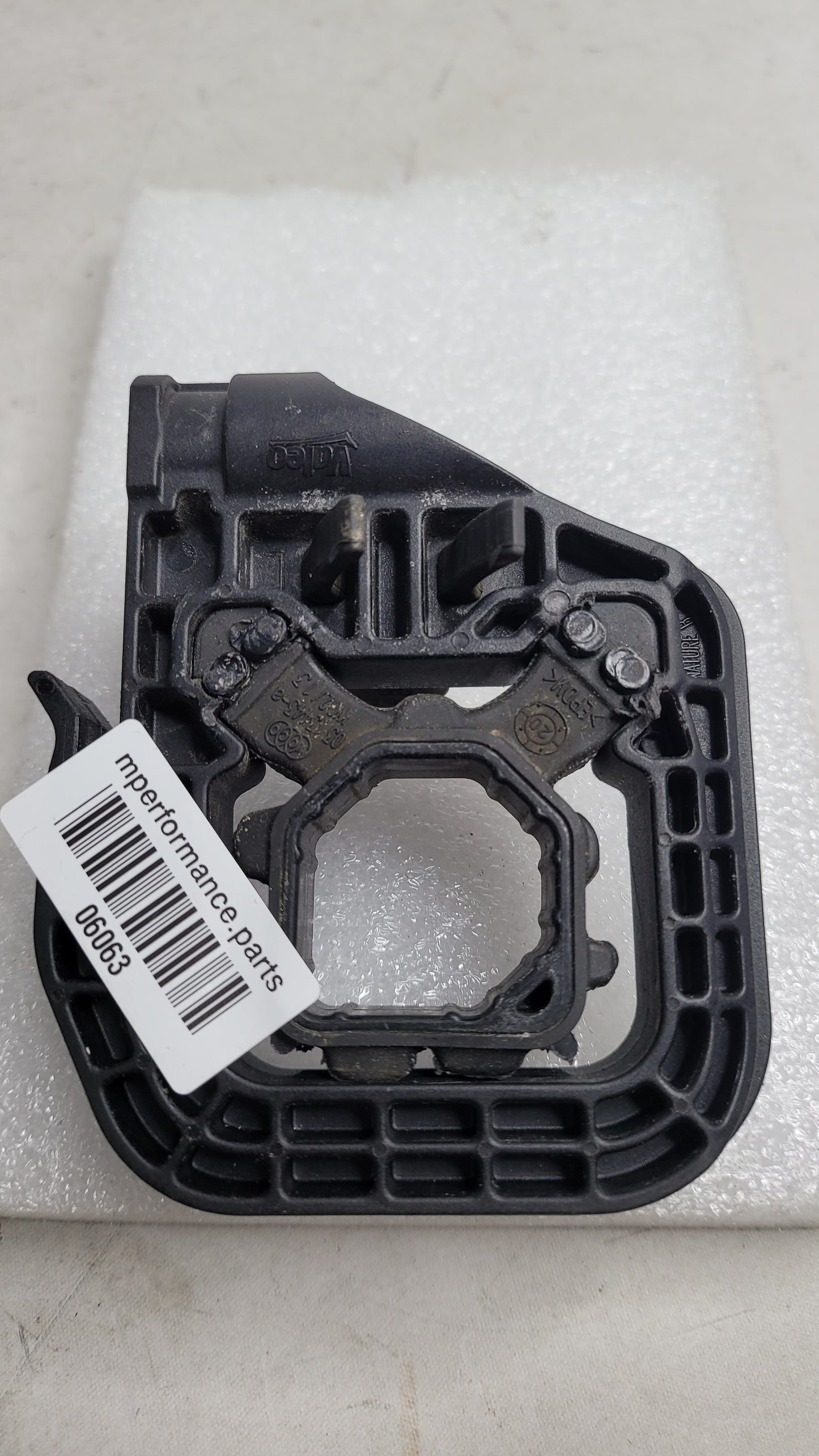 BMW G80 M3 Petrol Radiator Pack Bracket Mount Left 9895623 - MPerformance.parts