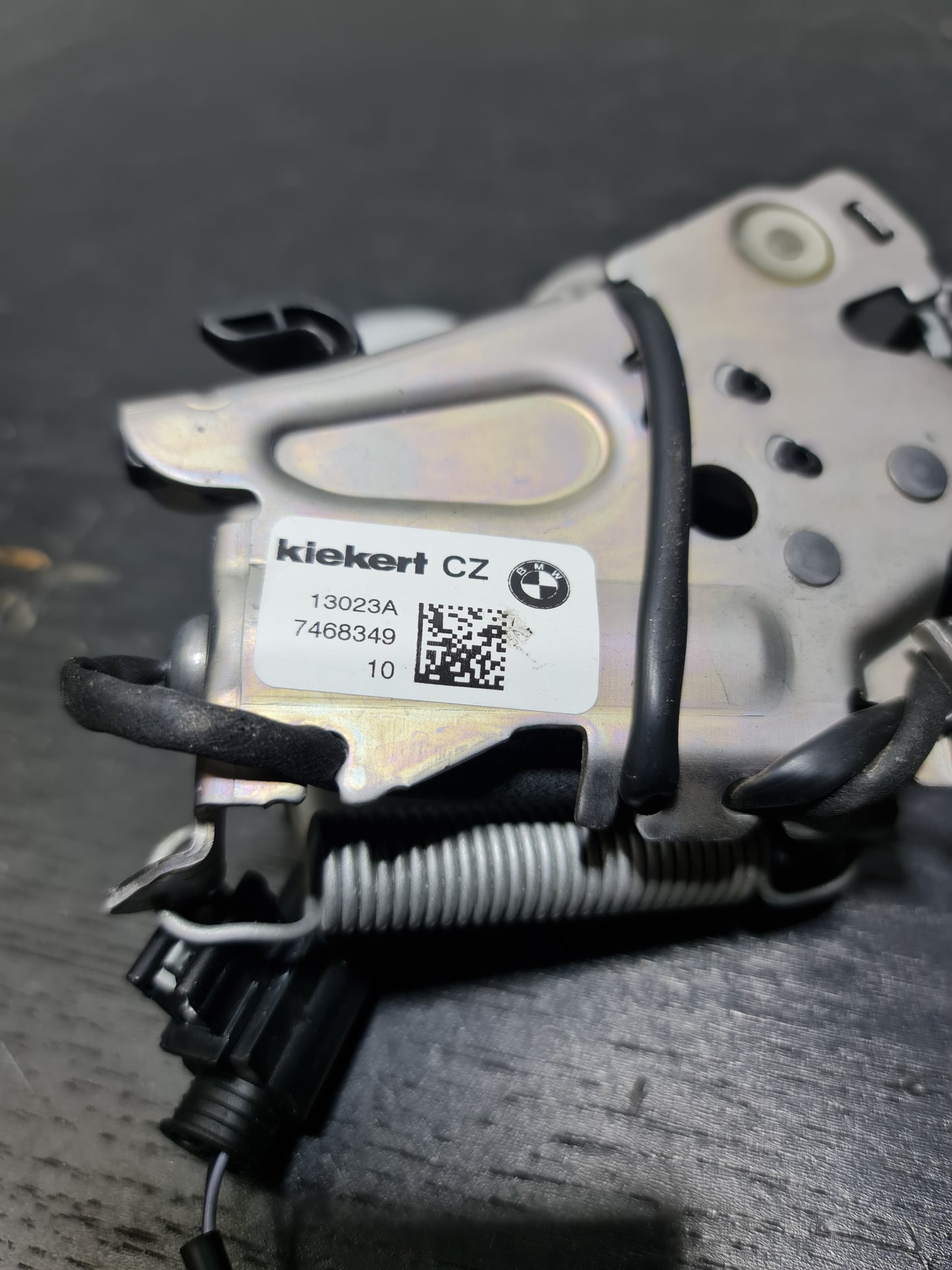 BMW 1 F40 FRONT LEFT BONNET HOOD LOCK 51237468349 - MPerformance.parts