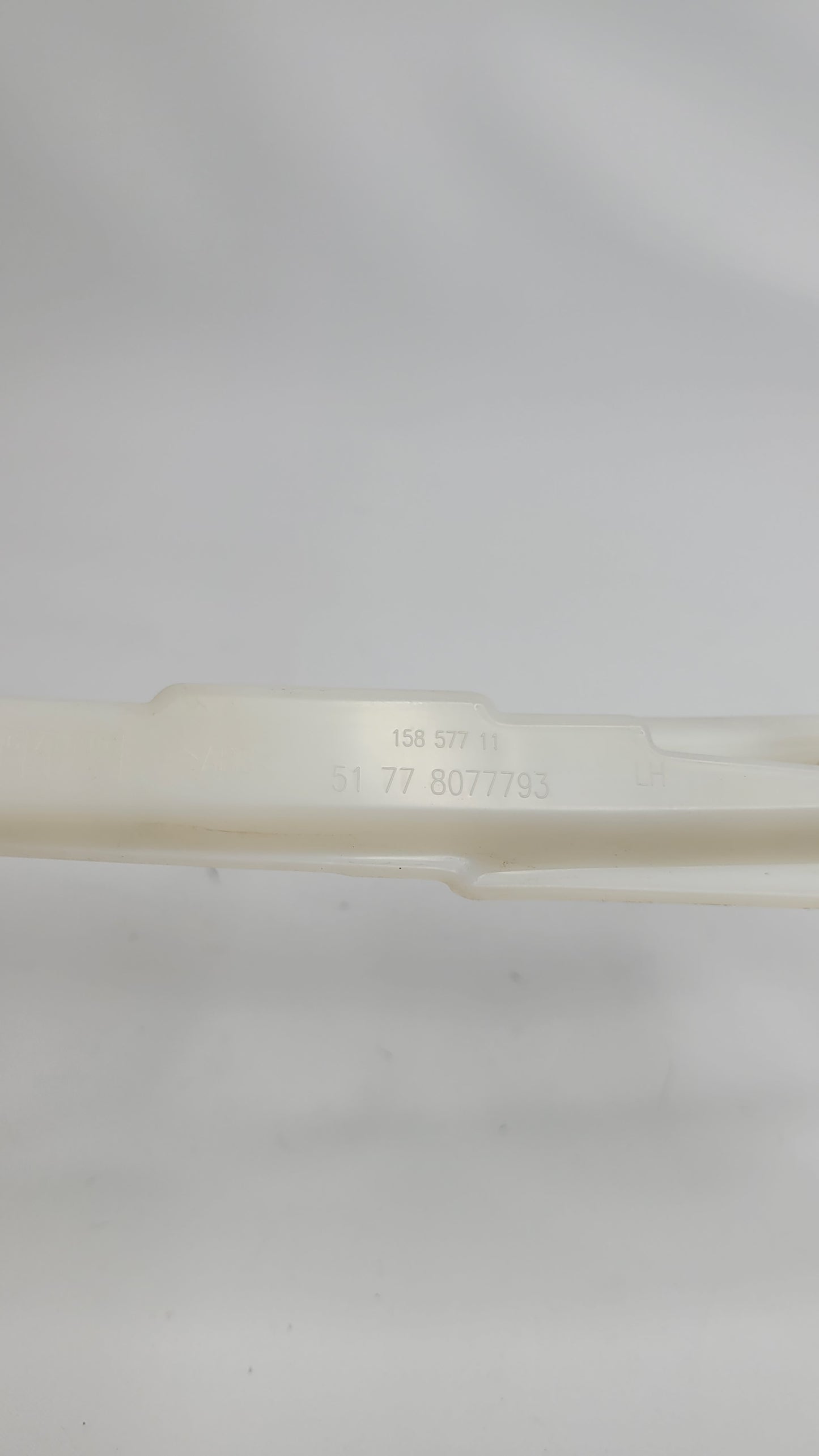 BMW M4 G82/G83 ROCKER PANEL MOULDING BRACKET 8077793 - MPerformance.parts