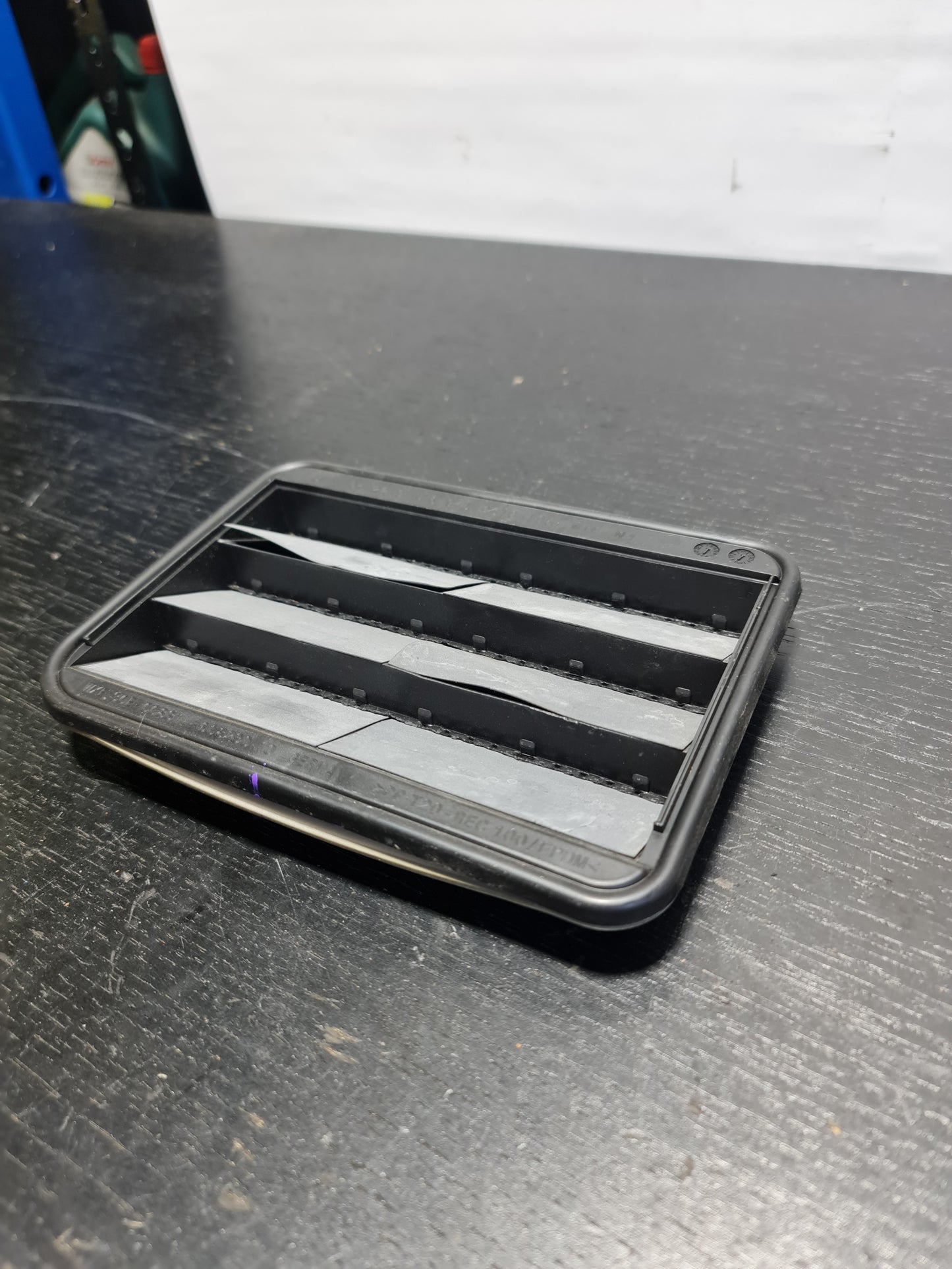BMW G80 REAR LEFT SIDE QUARTER LOWER PRESSURE AIR VENT 64229176945 - MPerformance.parts