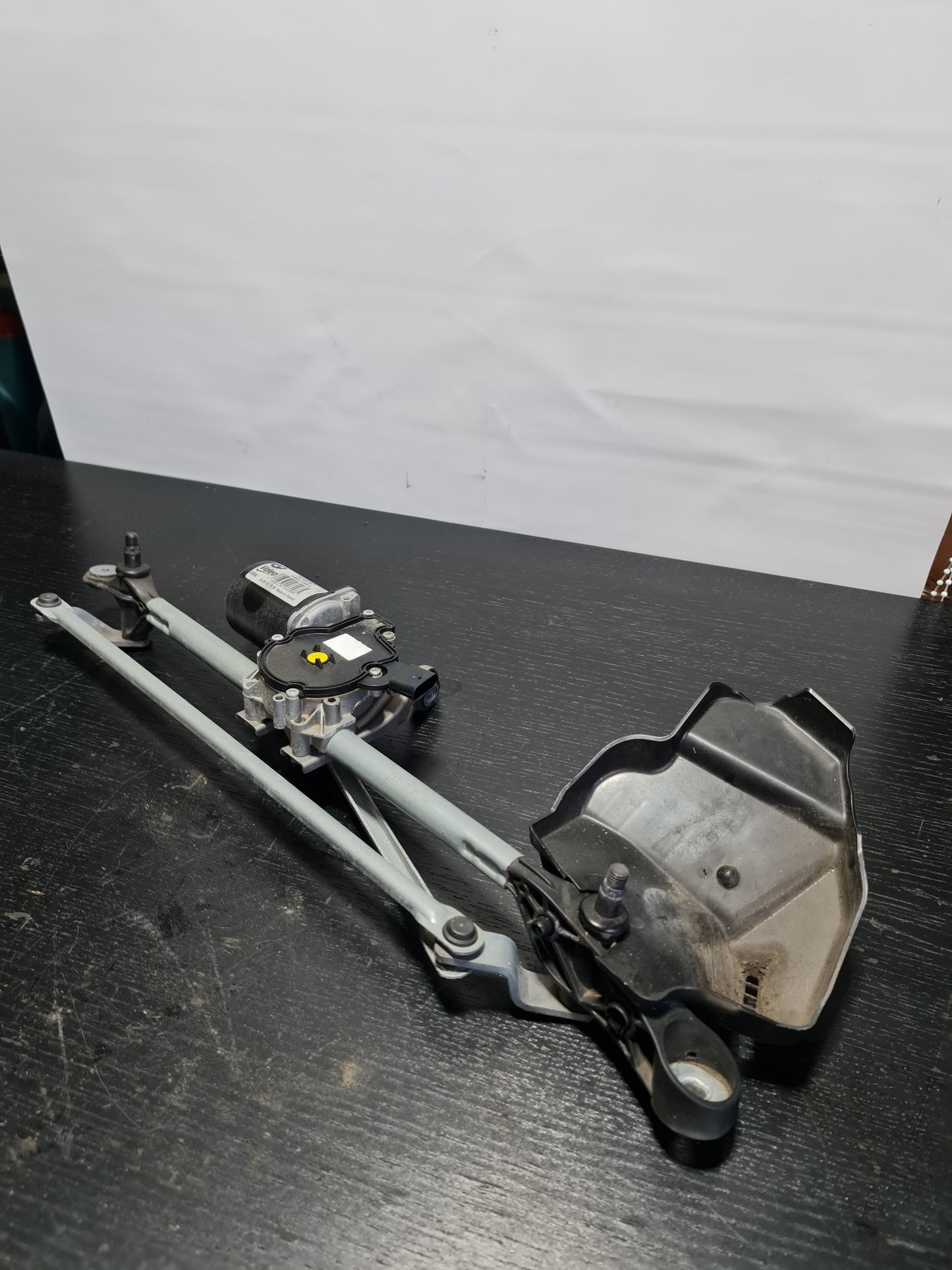 BMW F30 Front Windscreen Windshield Wiper Motor Valeo W000026098 7267504 7260489 61617260489 - MPerformance.parts