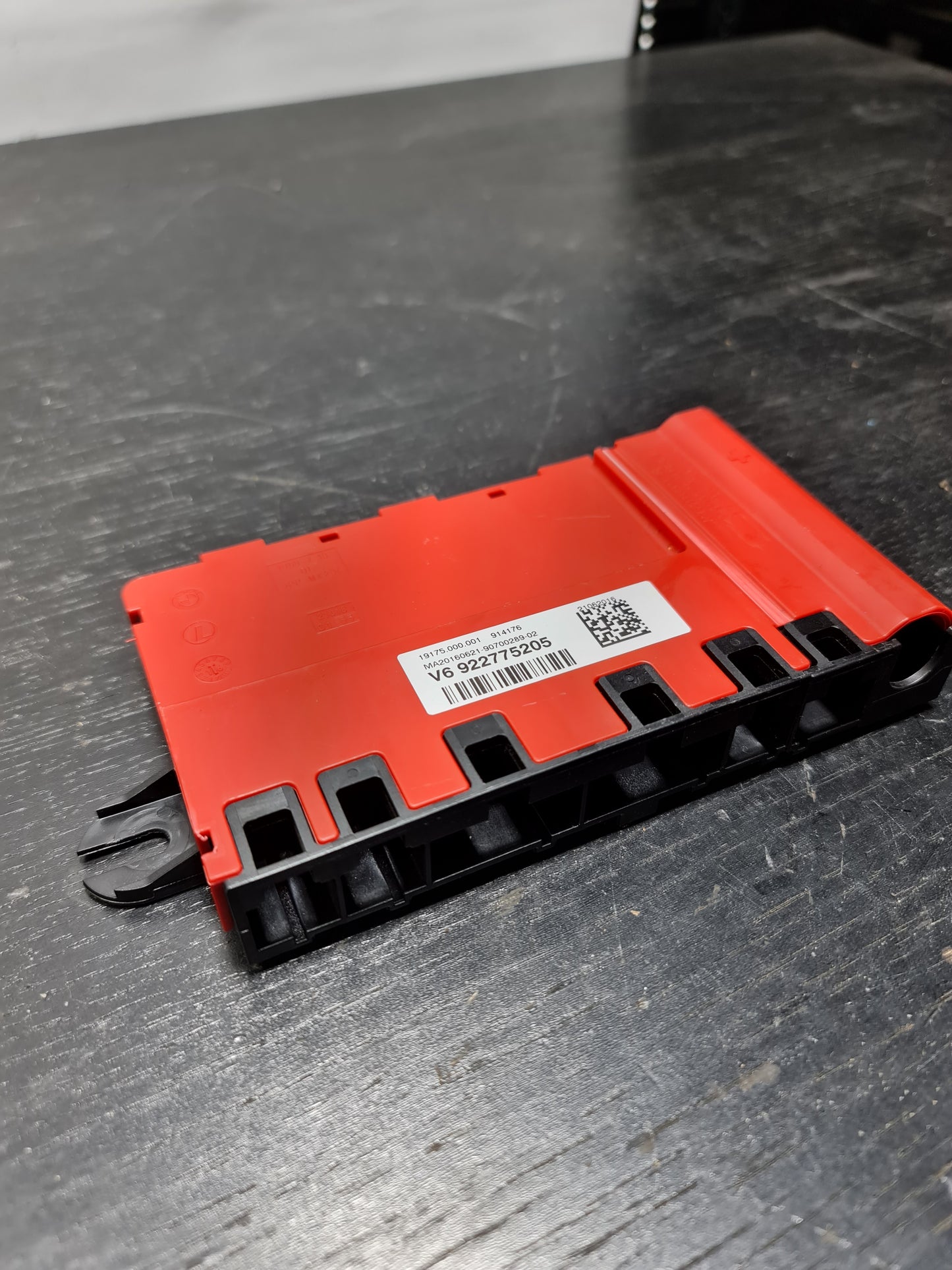 BMW F80 LCI 3 SERIES REAR BATTERY RELAY FUSES BOX V6 9227752 - MPerformance.parts