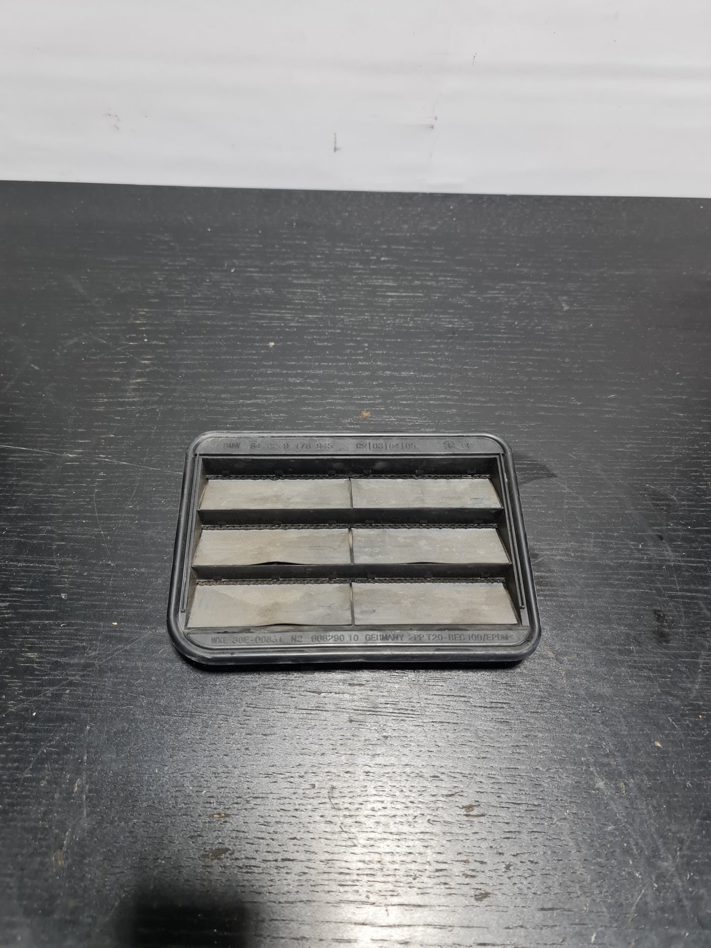 BMW G80 REAR LEFT SIDE QUARTER LOWER PRESSURE AIR VENT 64229176945 - MPerformance.parts