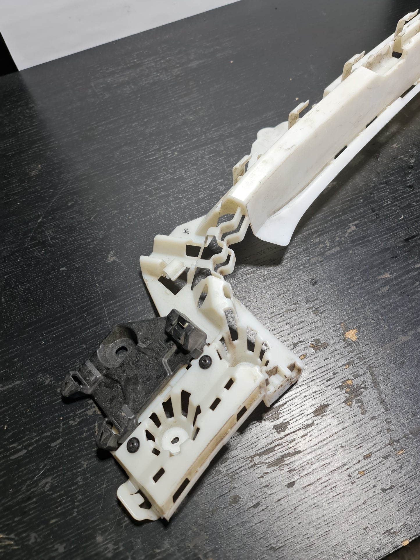2015-2020 BMW 3s M3,M4 F80 F82 F83 F30 F32 Rear Bumper Cover Brace Bracket Guide 6632 6795928-05 - MPerformance.parts