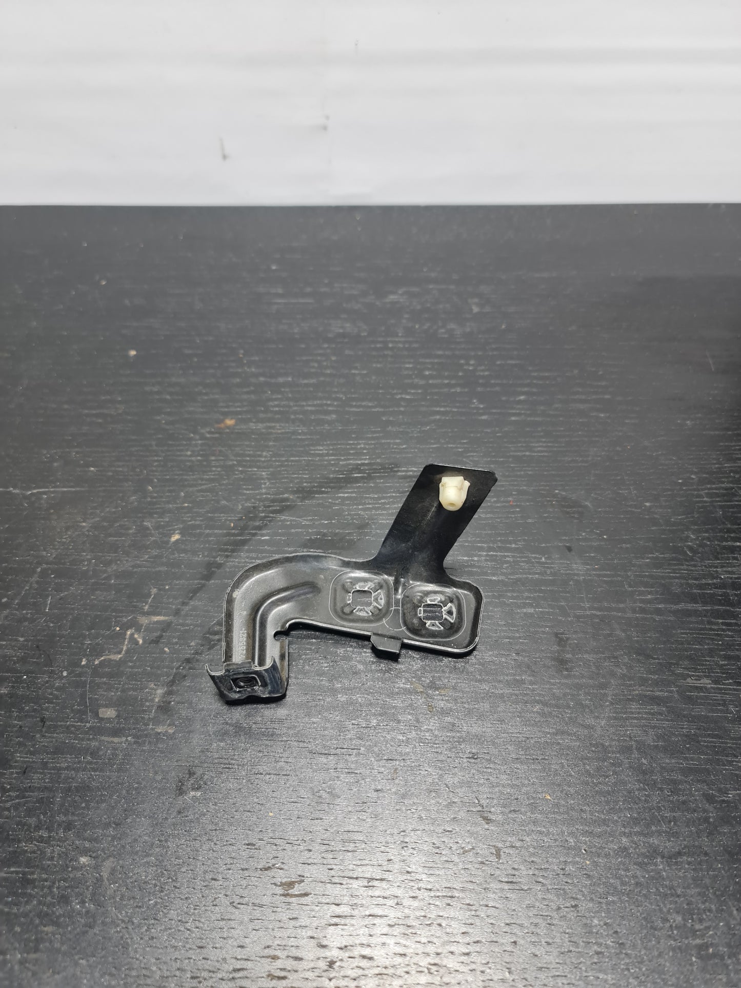 BMW F80 M3 3 SERIES LEFT GUARD BRACKET 7255821 - MPerformance.parts