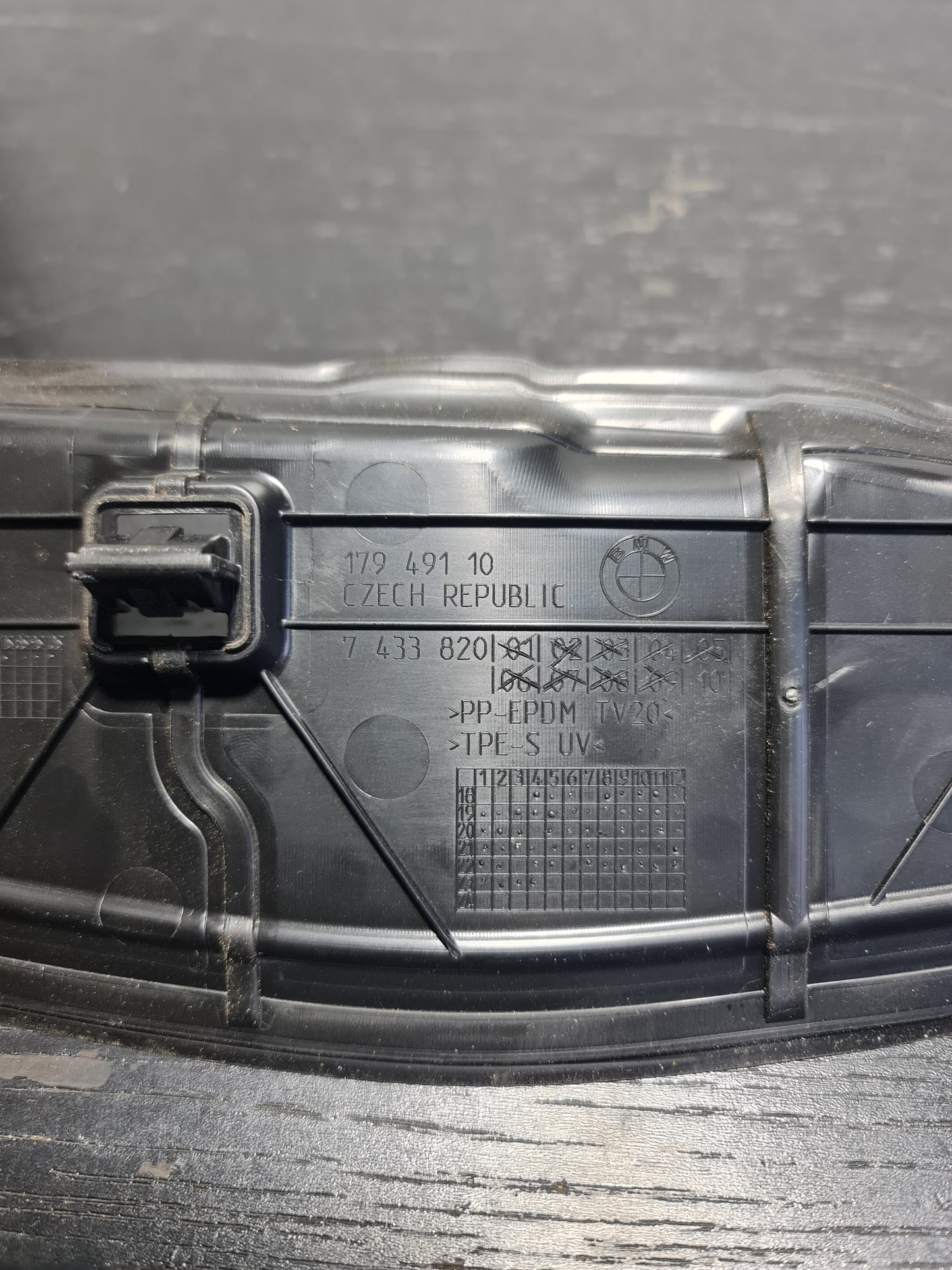 BMW M3 Competition G80 RH Right Side Fender Frame Seal Trim - 7433820 - MPerformance.parts