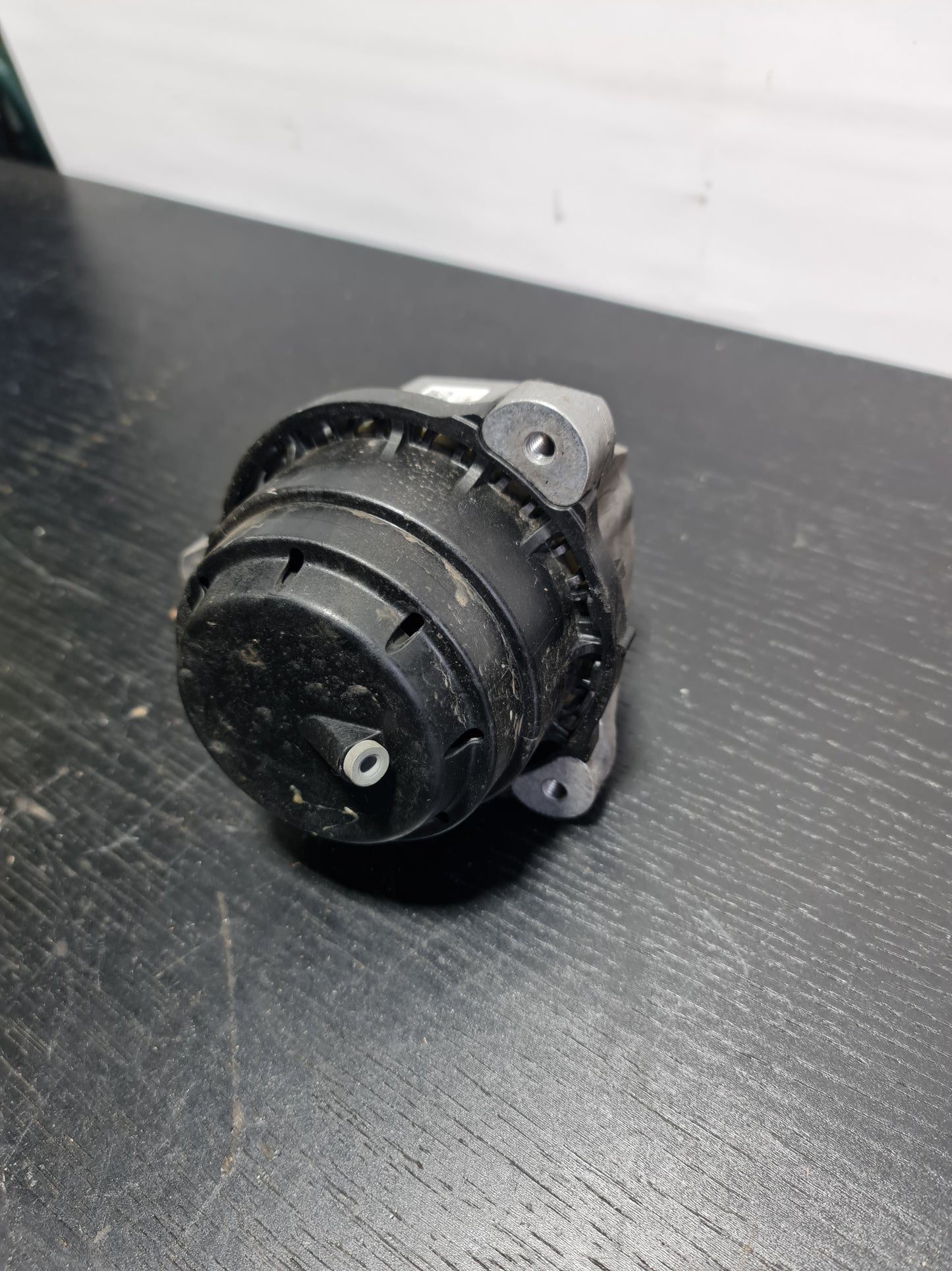 BMW 7 G11 G12 LEFT SIDE ENGINE MOUNT 6860481 22116860481 - MPerformance.parts