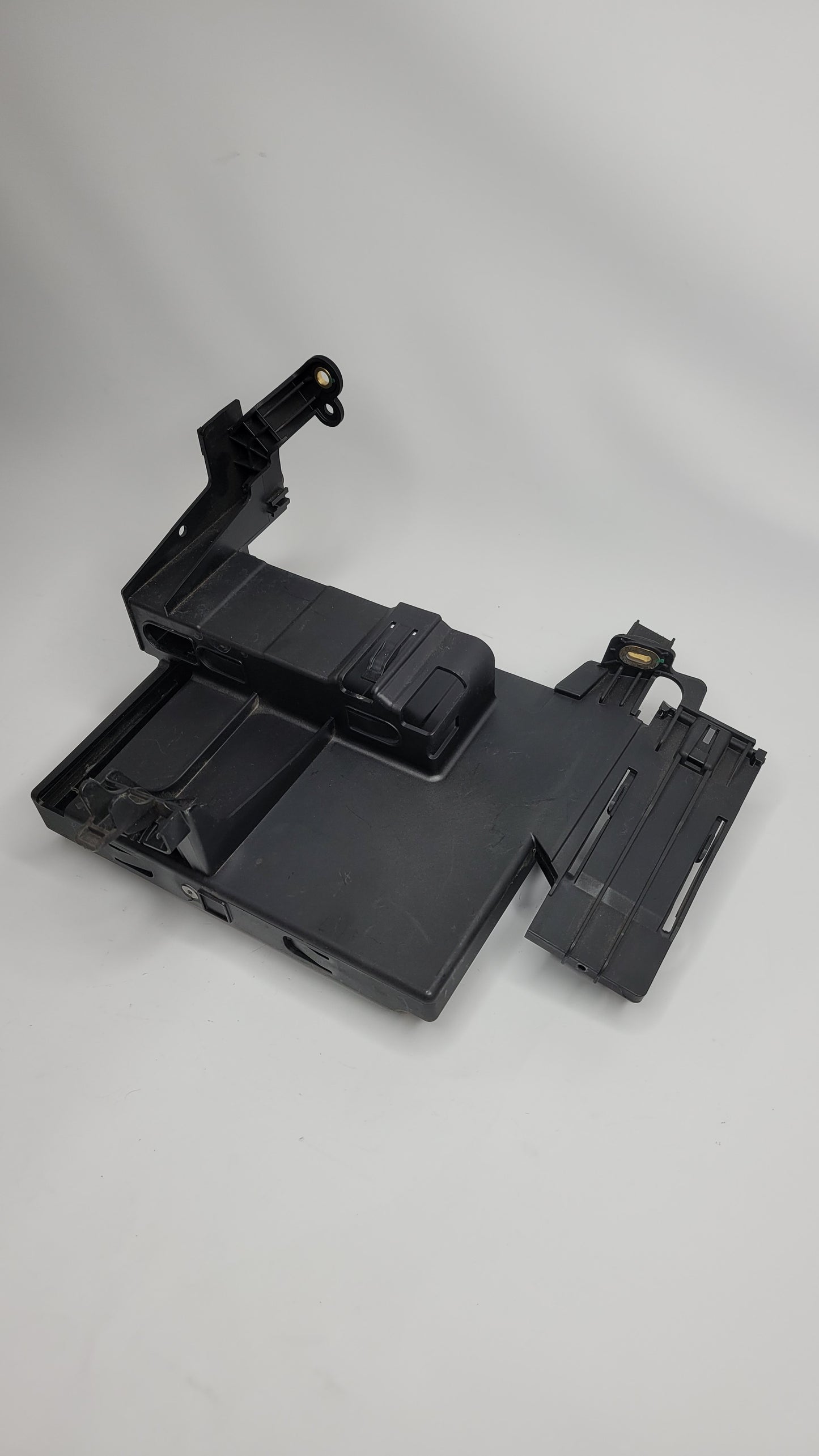 BMW G87 M2 G80 G81 M3 G82 G83 M4 ECU COVER DISTRIBUTOR HOLDER 8095697 - MPerformance.parts