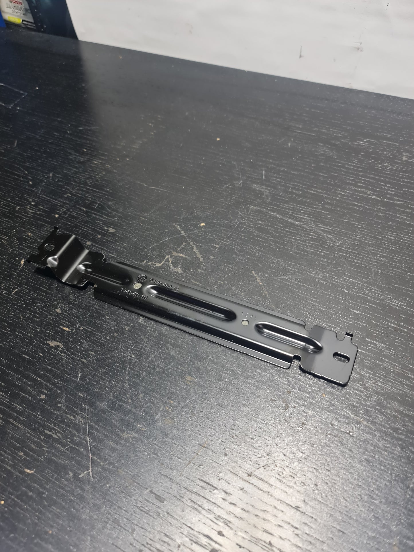 BMW 3 SERIES G20 - 2018 2019 2020 2021 - BATTERY HOLD DOWN CLAMP 194540-10 - MPerformance.parts