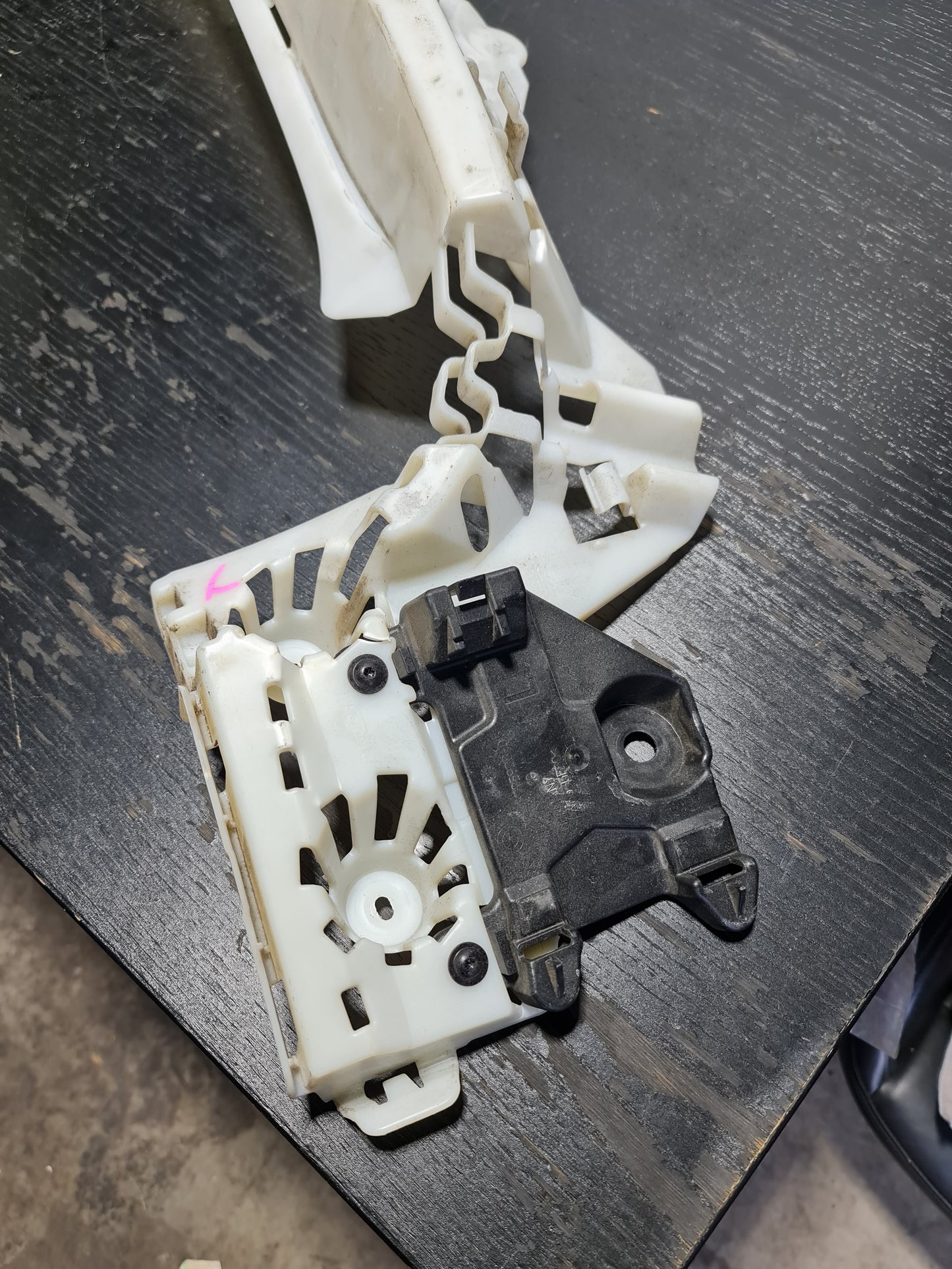 2015-2020 BMW 3s M3,M4 F80 F82 F83 F30 F32 Rear Bumper Cover Brace Bracket Guide 6632 6795928-05 - MPerformance.parts