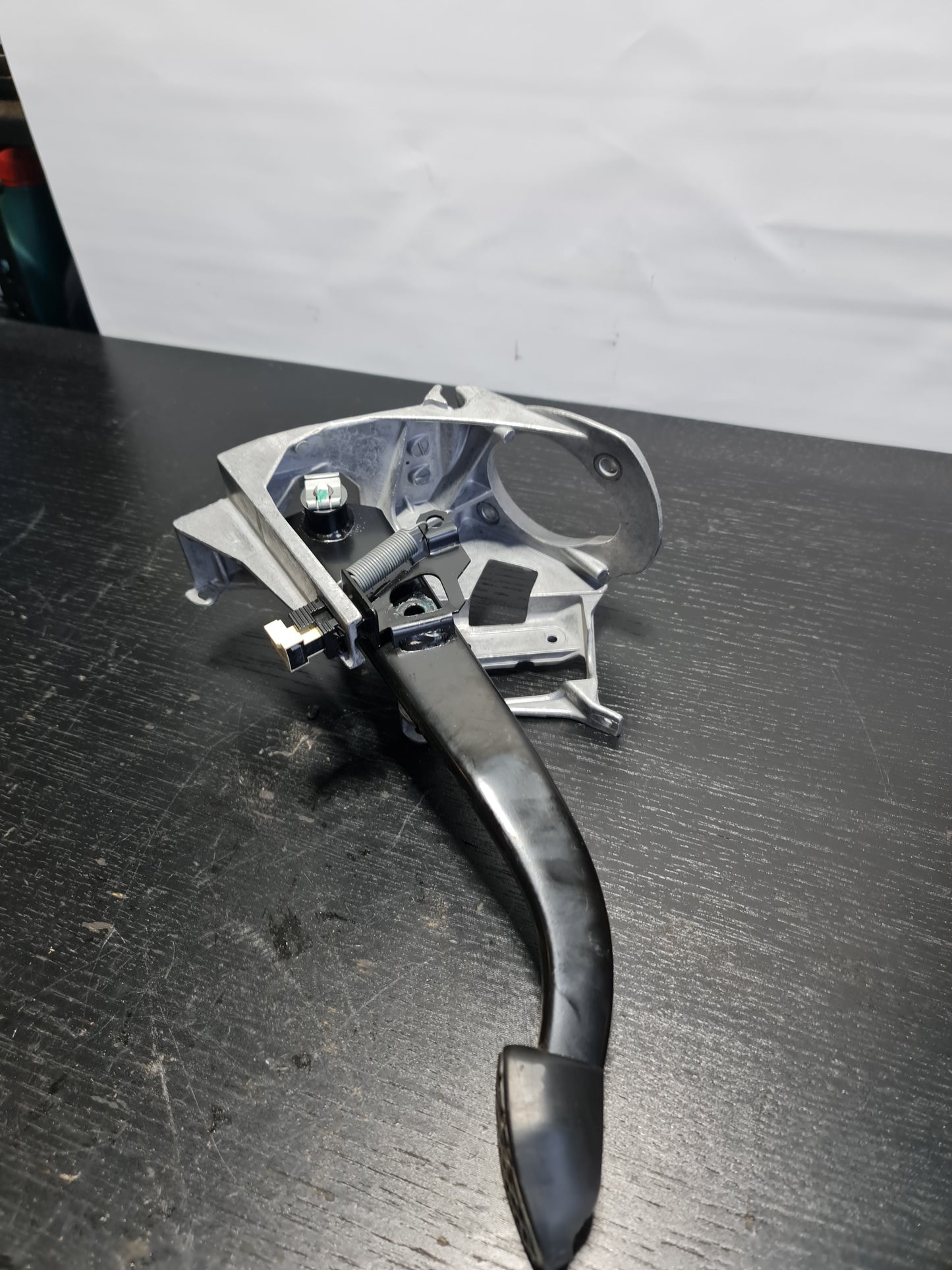 BMW F82 M4 Brake Pedal Assembly 2284636 35002284636-02 C4005196SE - MPerformance.parts