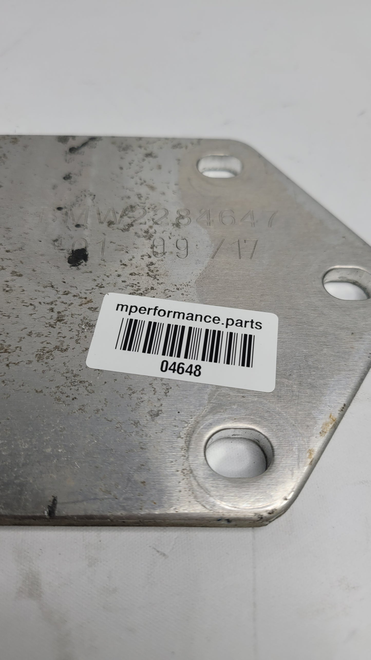 BMW M3 M4 F80 Rear Lower Centre Support Bracket Under Body Chassis Brace 2284647 - MPerformance.parts