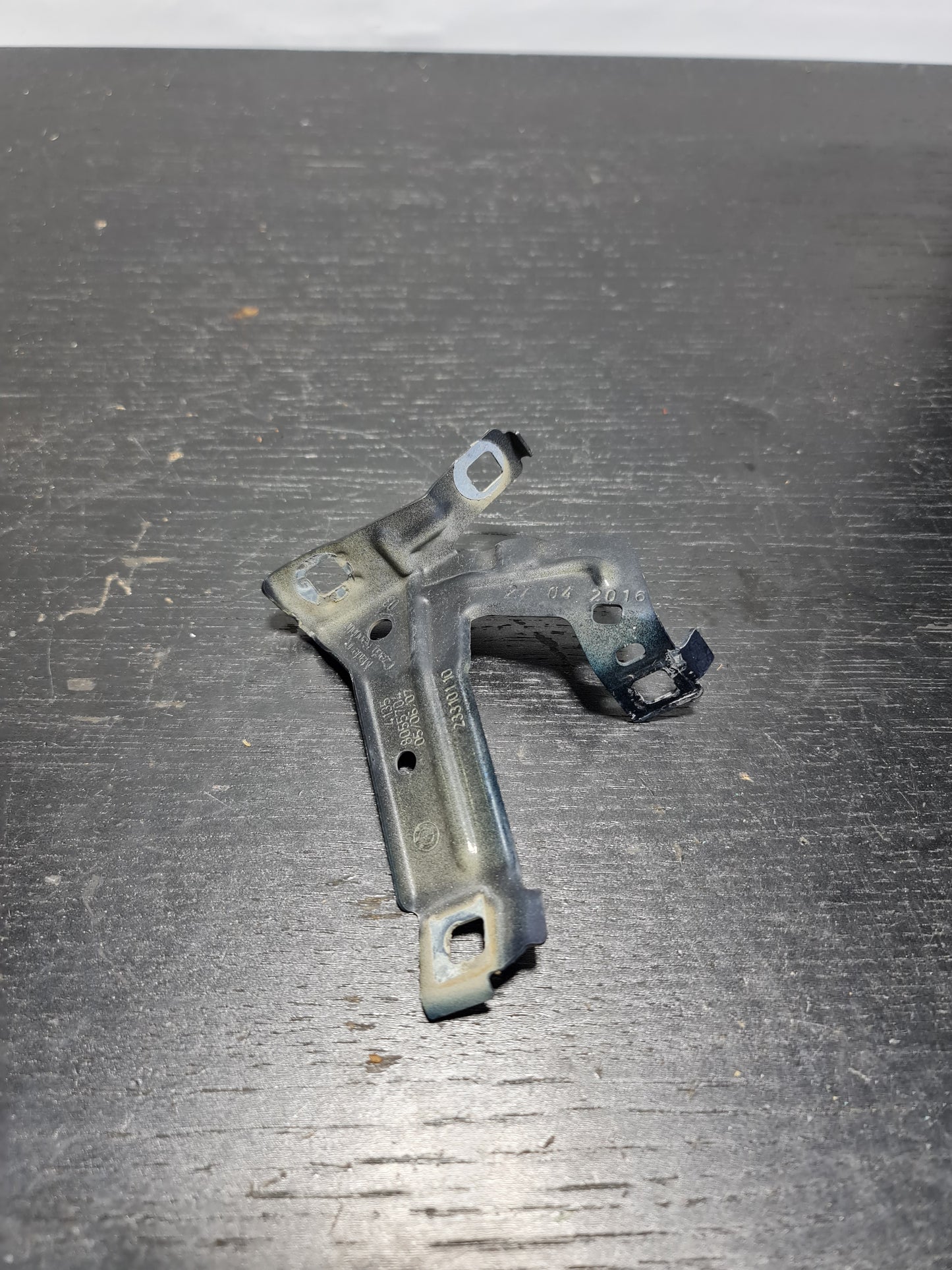 BMW M4 F8X (2013+) FRONT RIGHT FENDER HOLDER 8055704 (N170) 8055704 41358055704 - MPerformance.parts