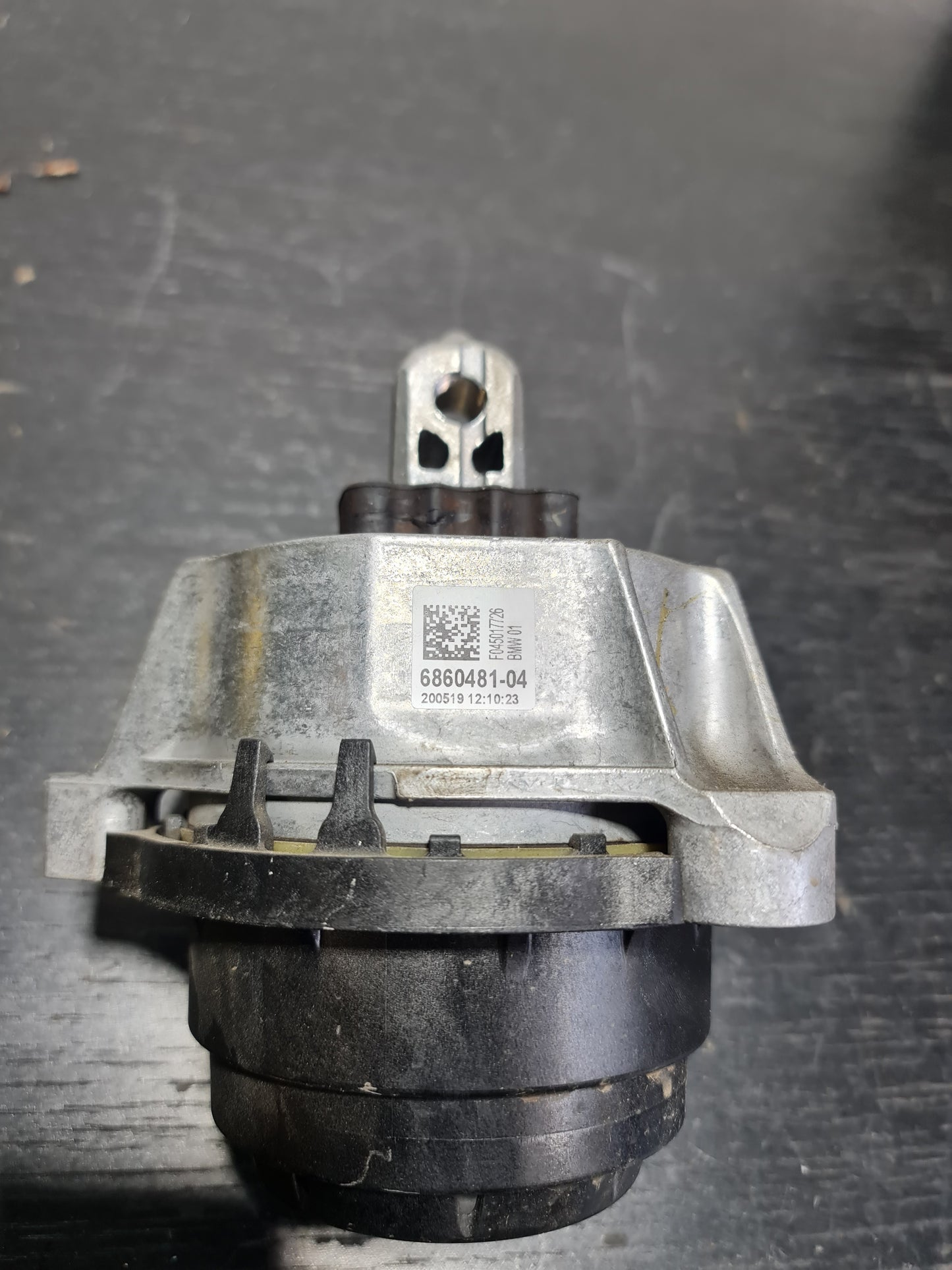 BMW 7 G11 G12 LEFT SIDE ENGINE MOUNT 6860481 22116860481 - MPerformance.parts