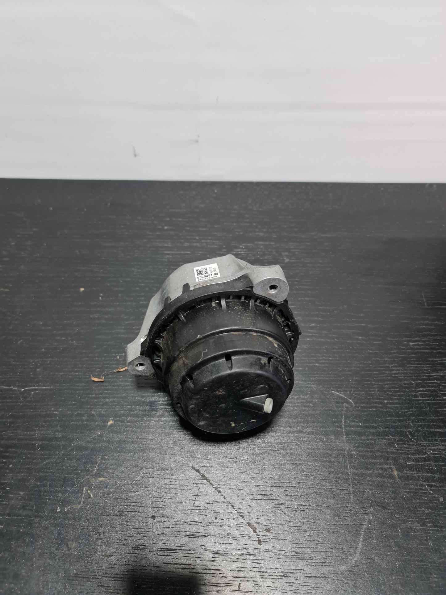 BMW 7 G11 G12 LEFT SIDE ENGINE MOUNT 6860481 22116860481 - MPerformance.parts
