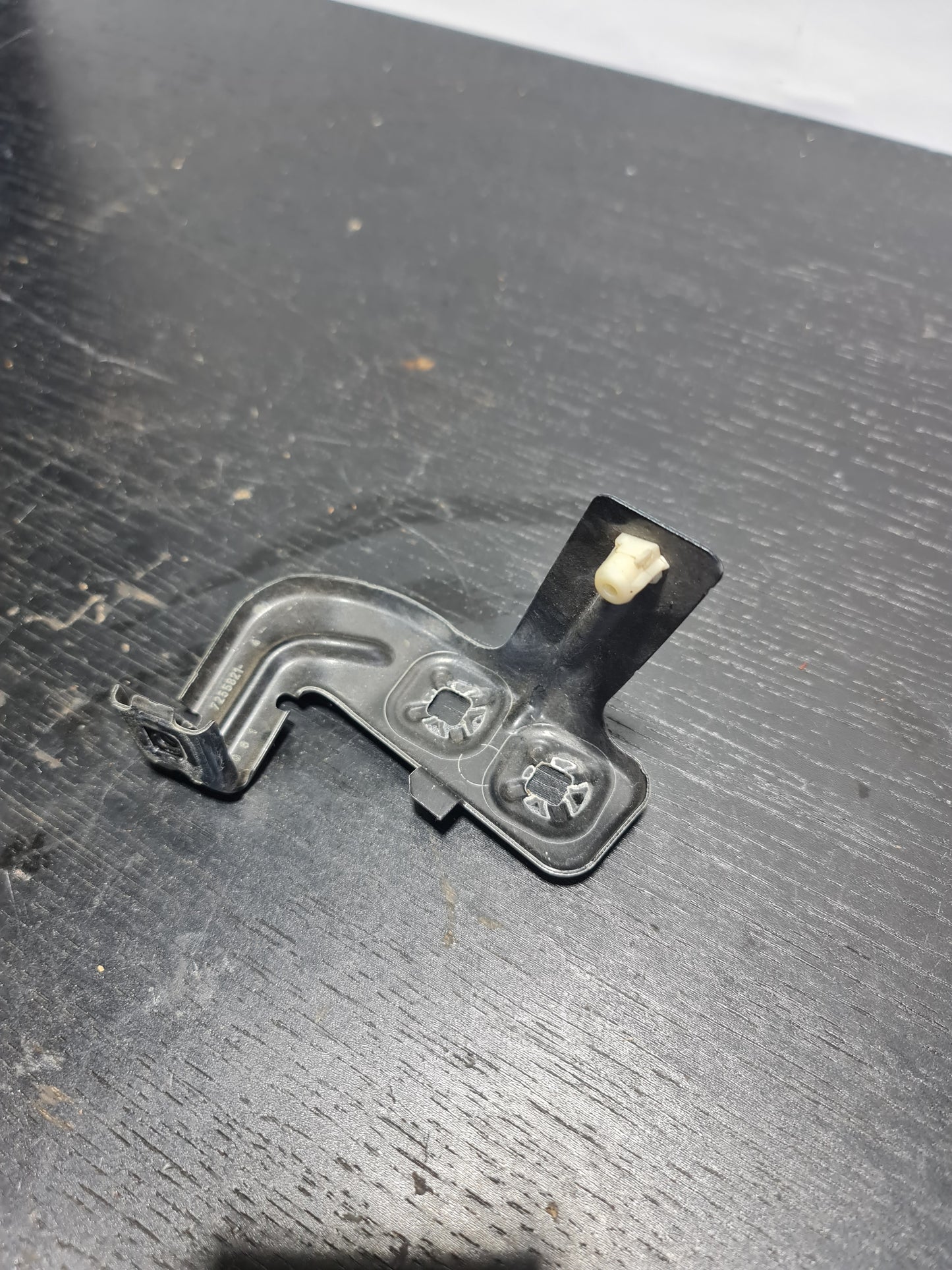 BMW F80 M3 3 SERIES LEFT GUARD BRACKET 7255821 - MPerformance.parts