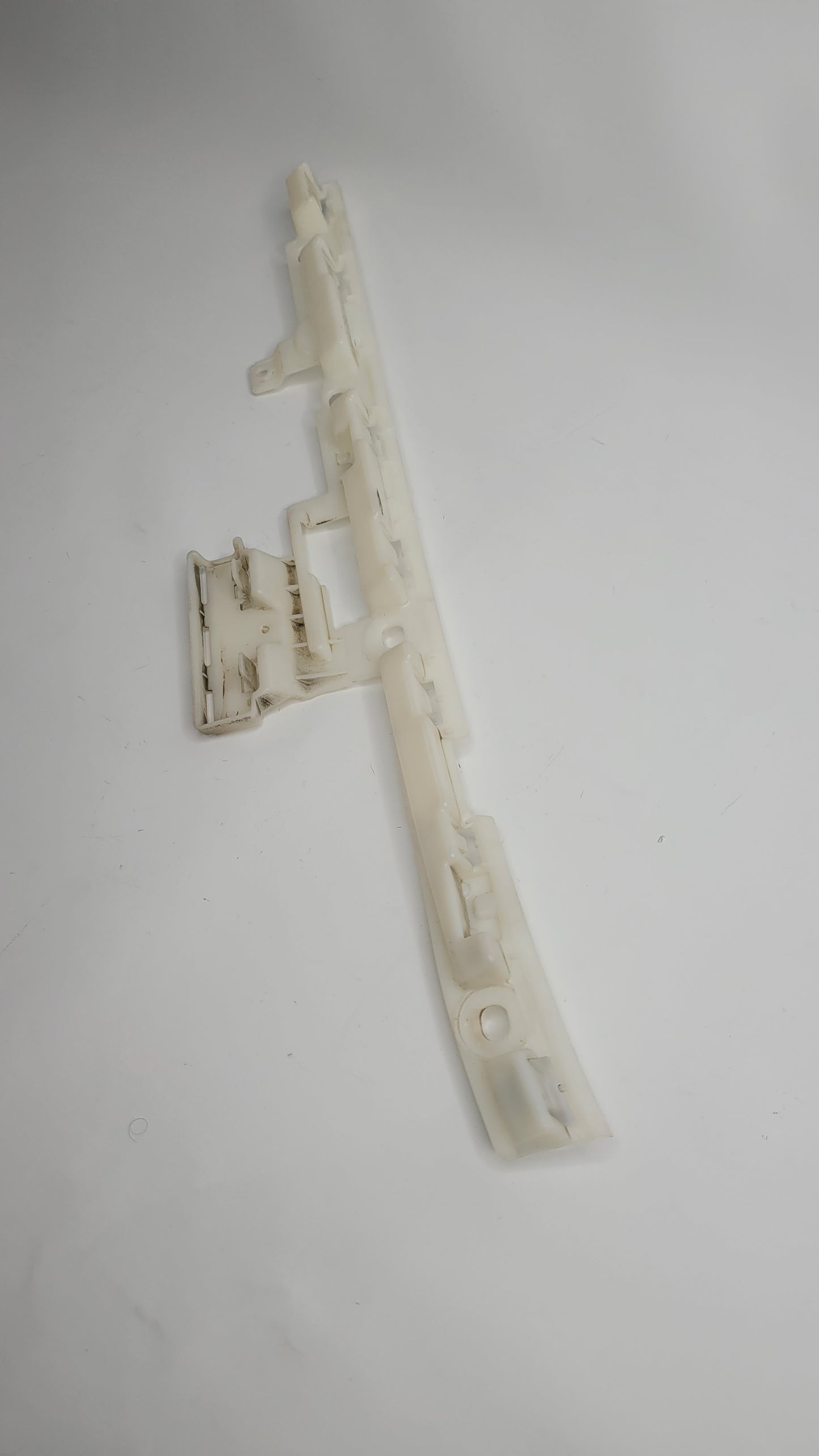BMW M4 G82/G83 ROCKER PANEL MOULDING BRACKET 8077793 - MPerformance.parts
